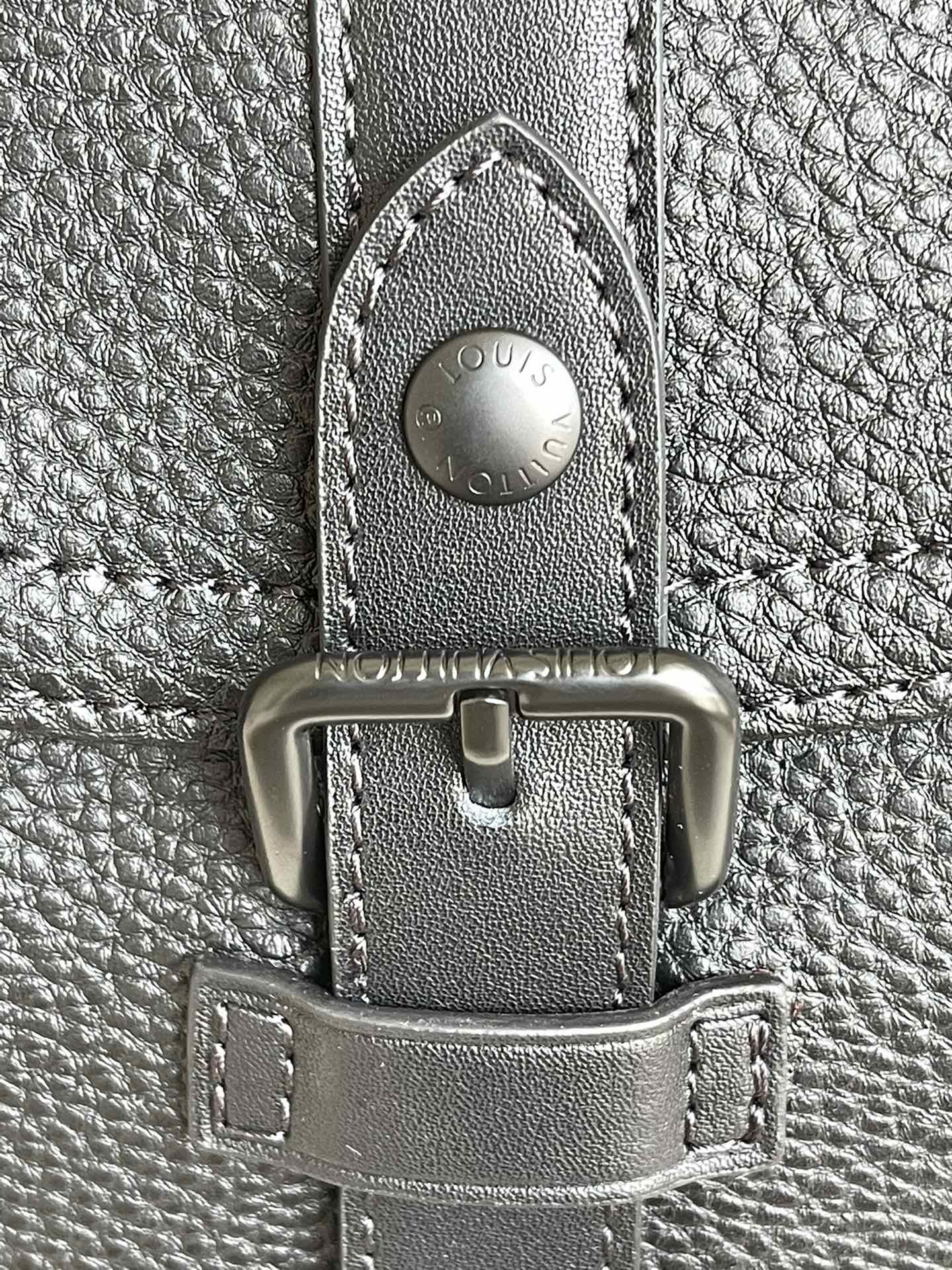 LV BAG M