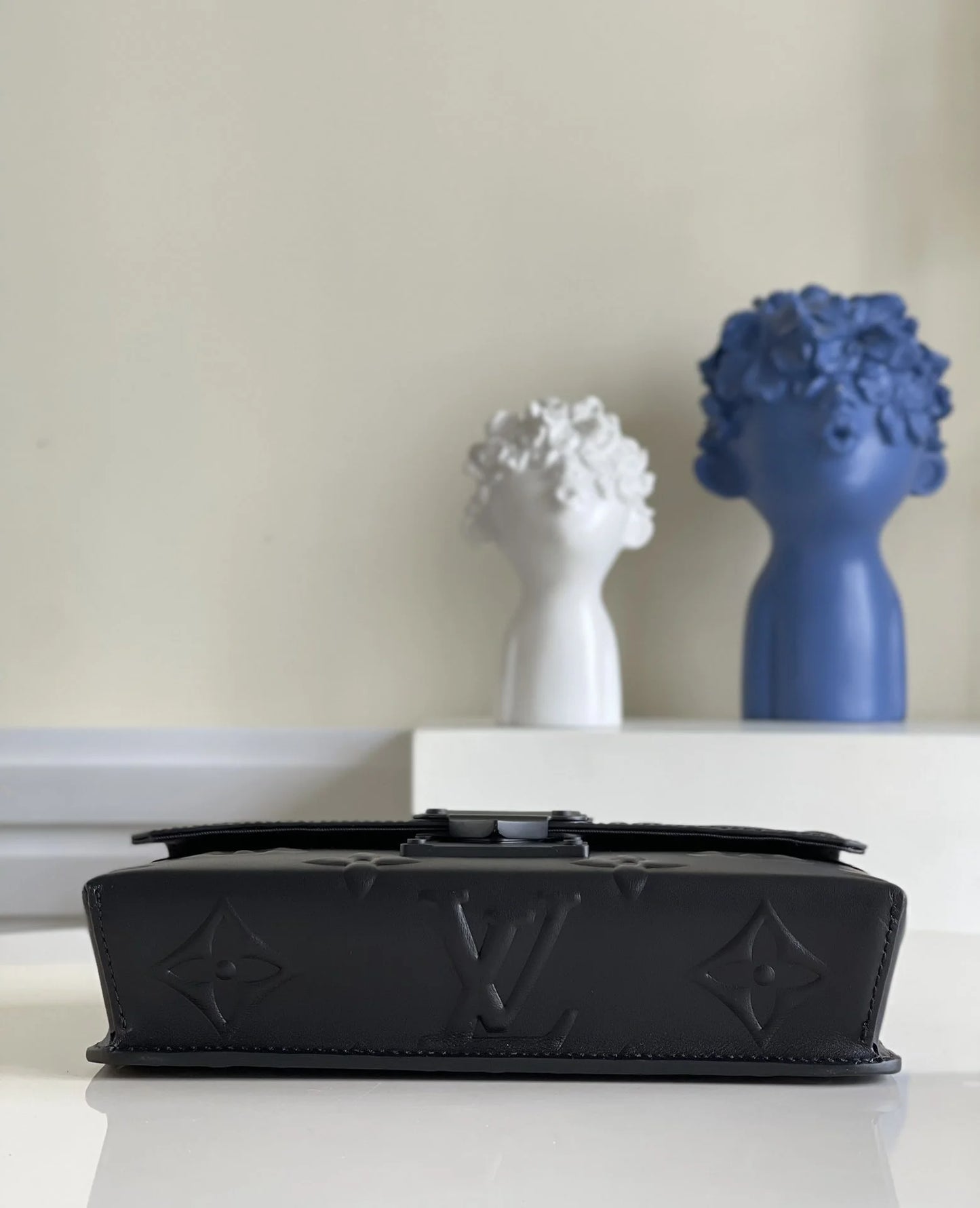 LV BAG M