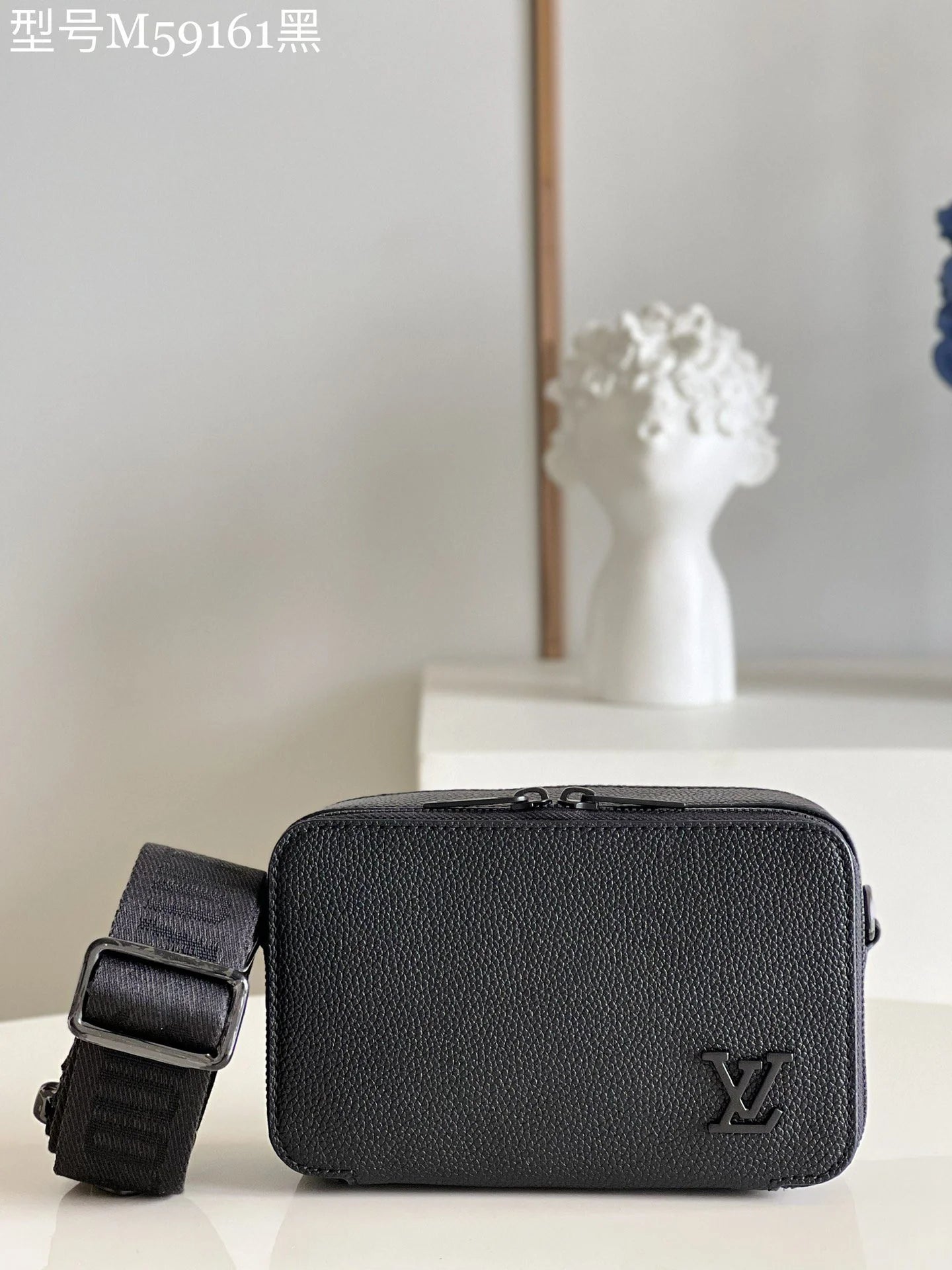 LV BAG M