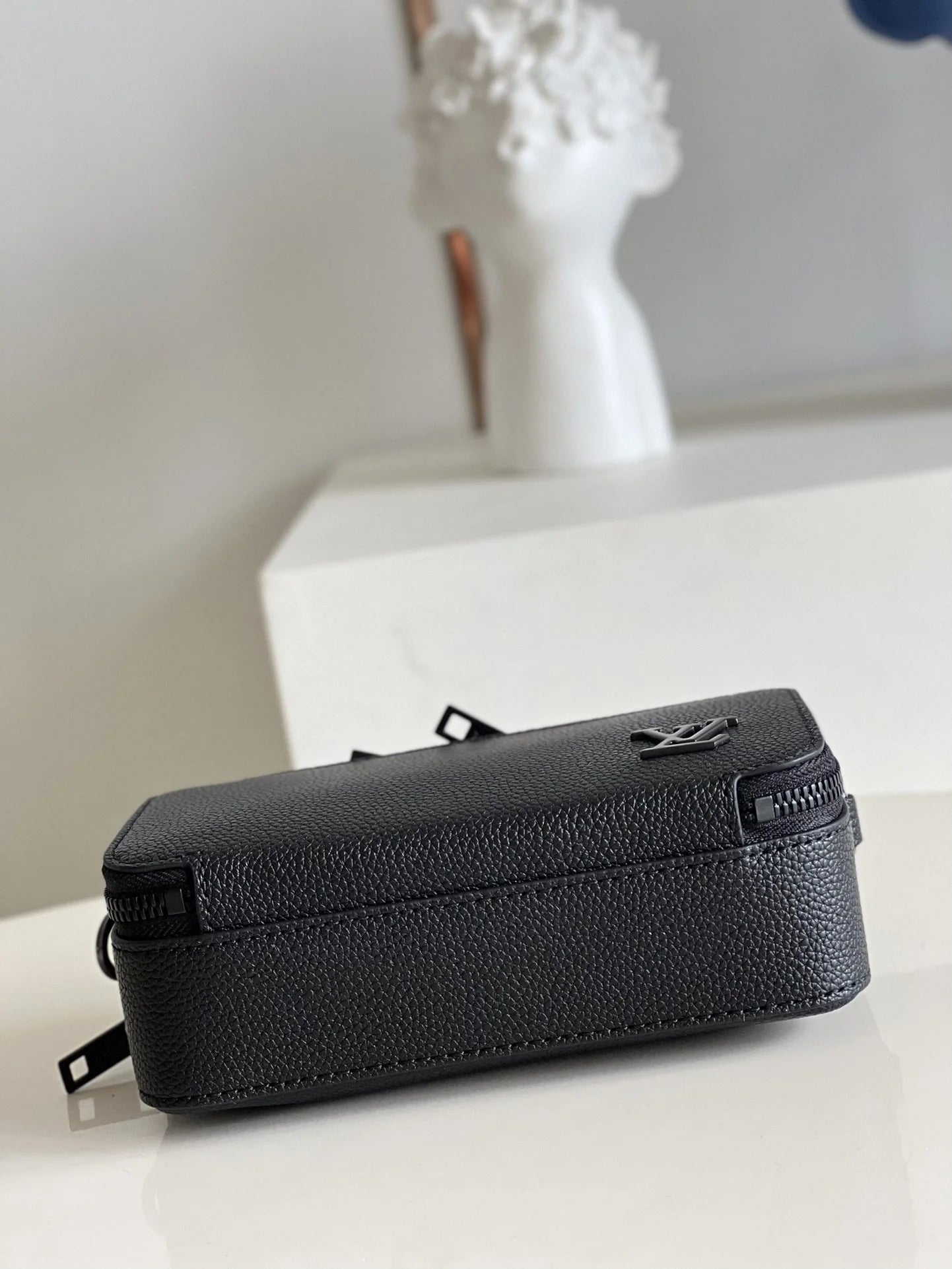 LV BAG M