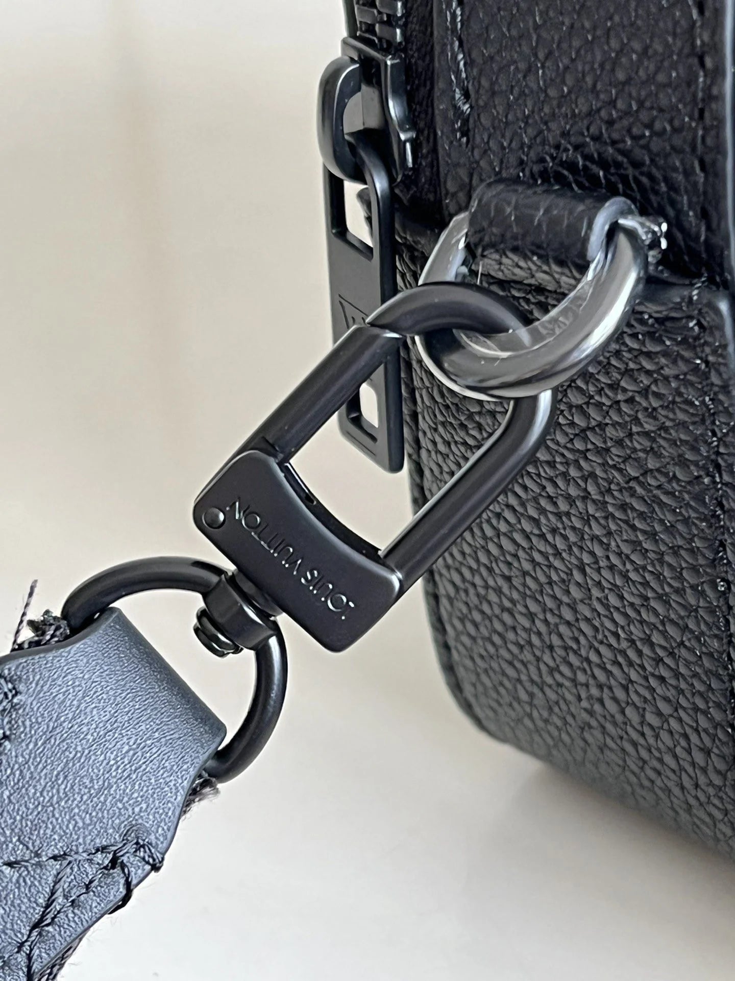 LV BAG M