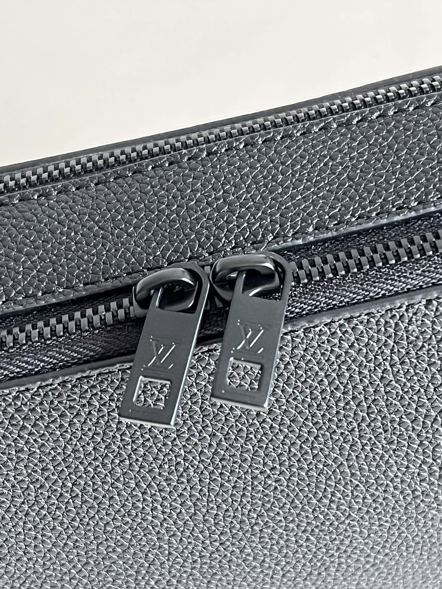 LV BAG M