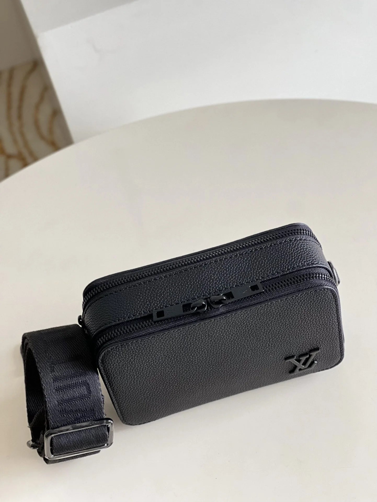 LV BAG M