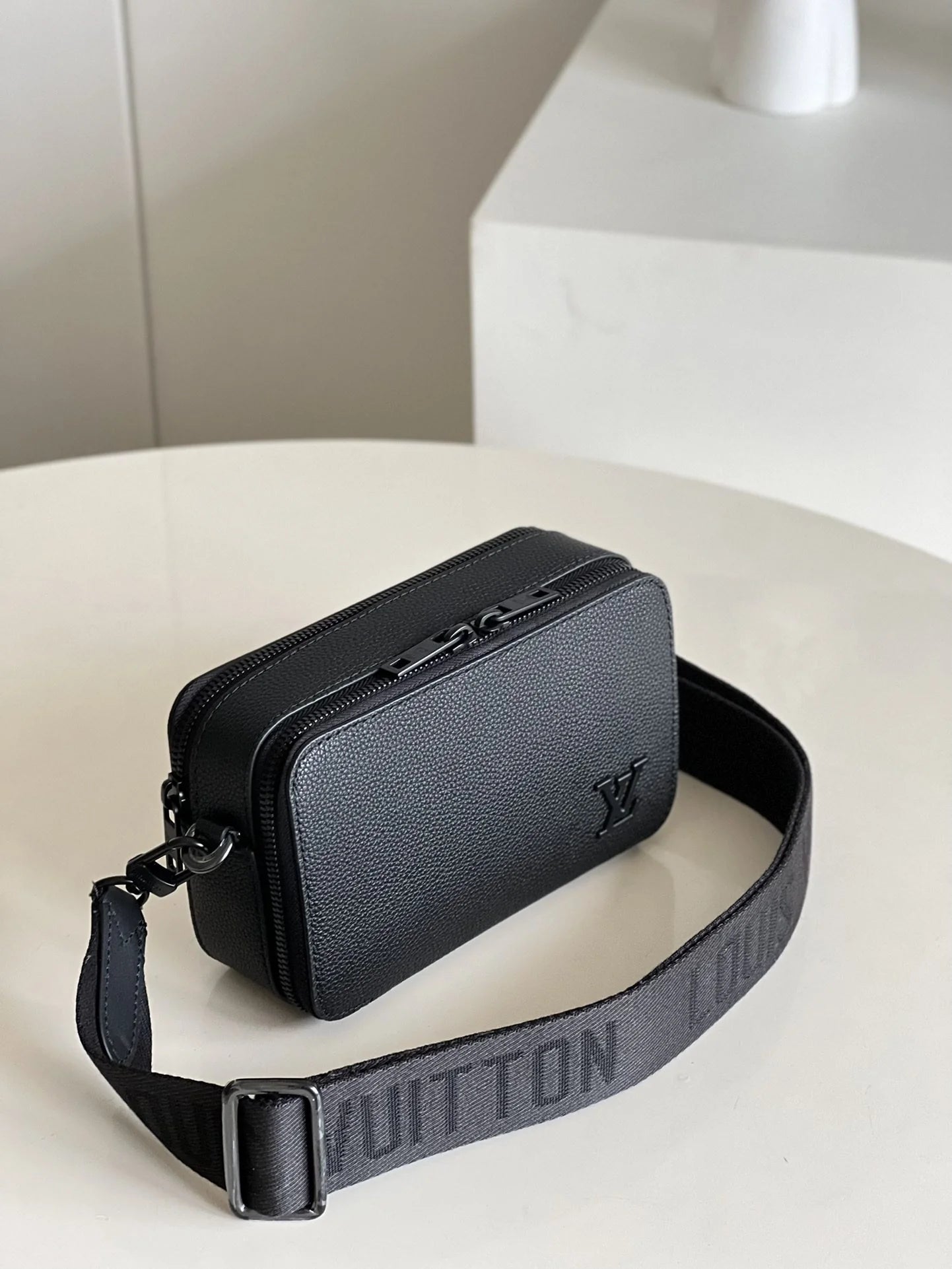 LV BAG M
