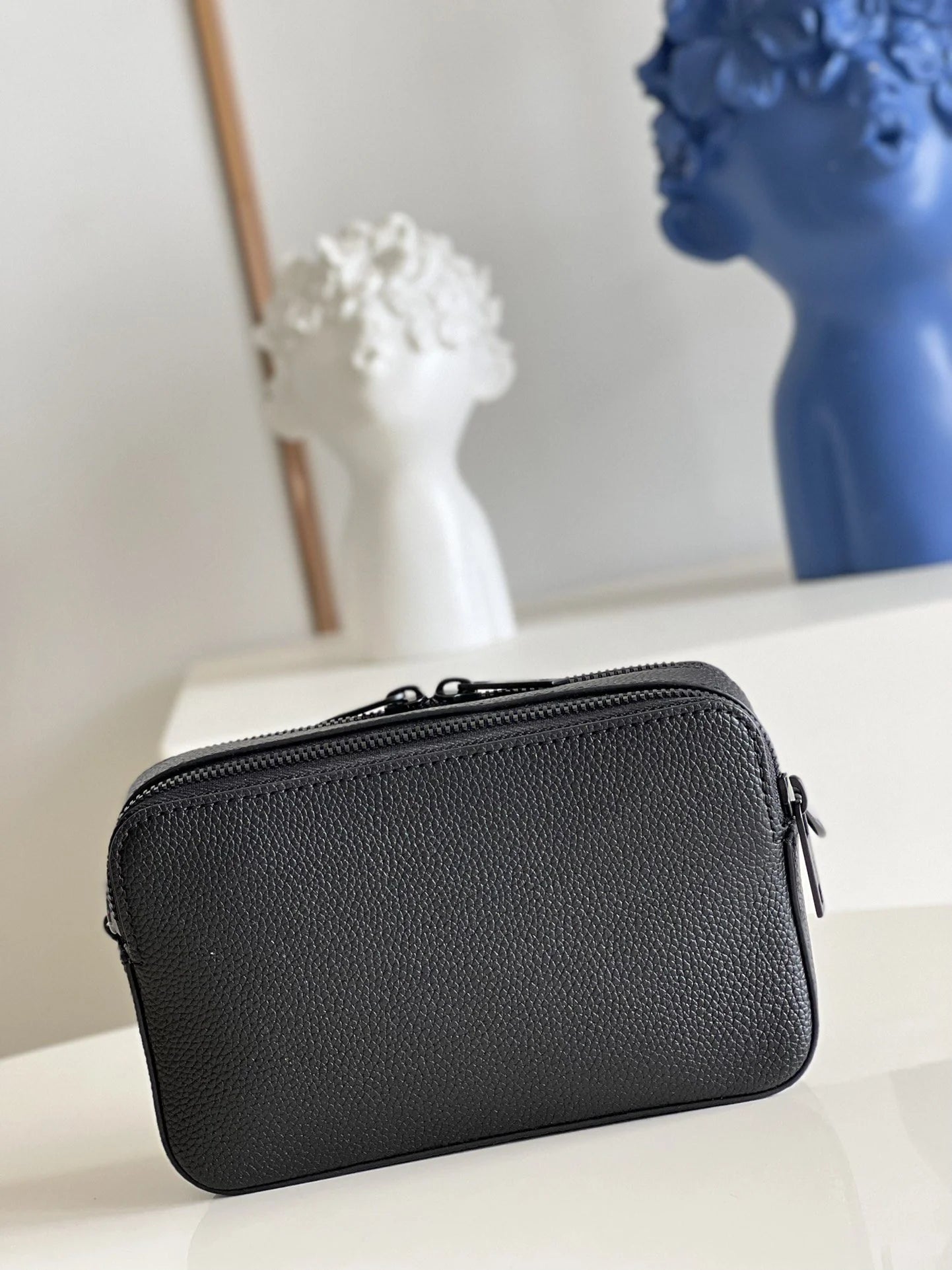 LV BAG M
