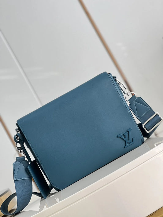 LV BAG M