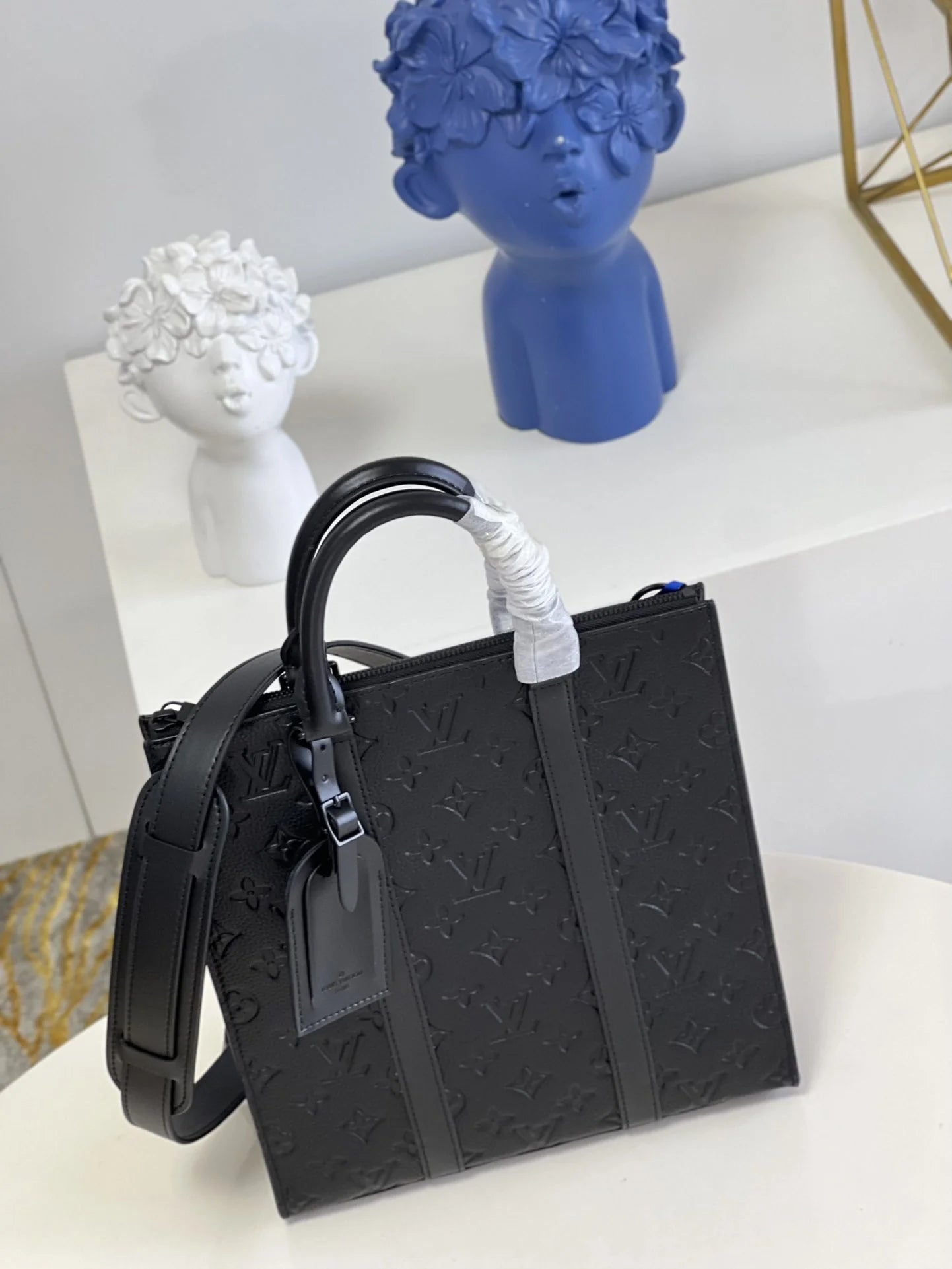LV BAG M