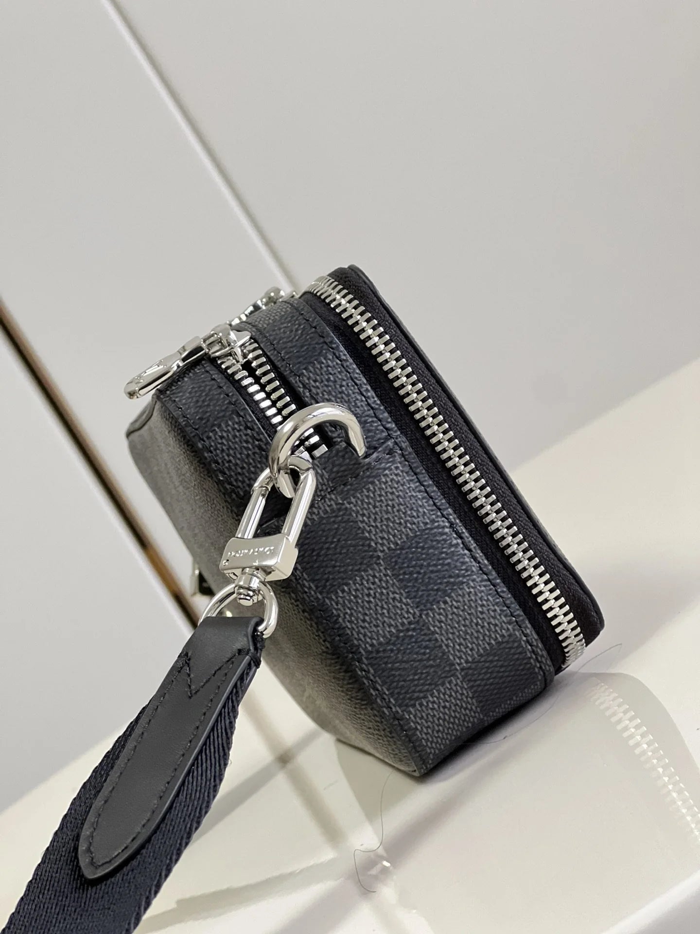 LV BAG M