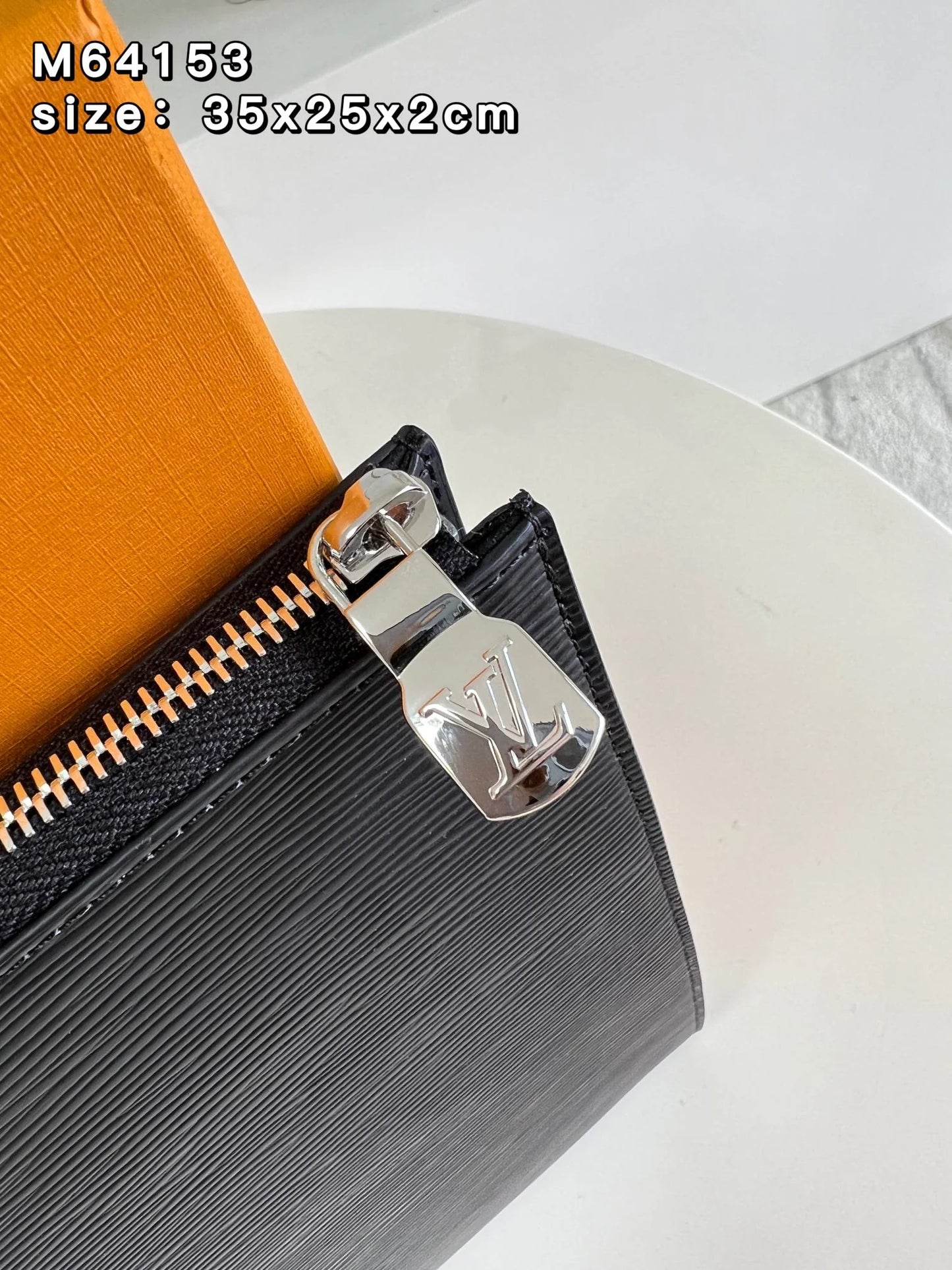 LV BAG M