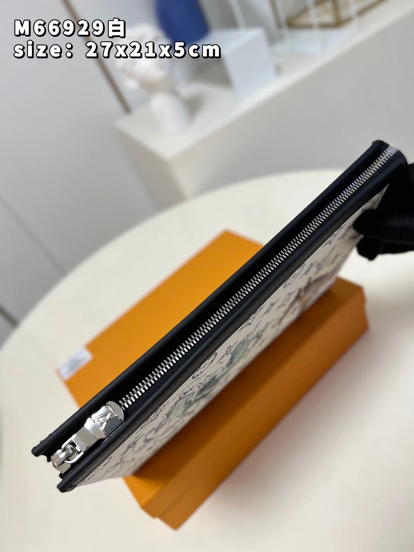 LV BAG M