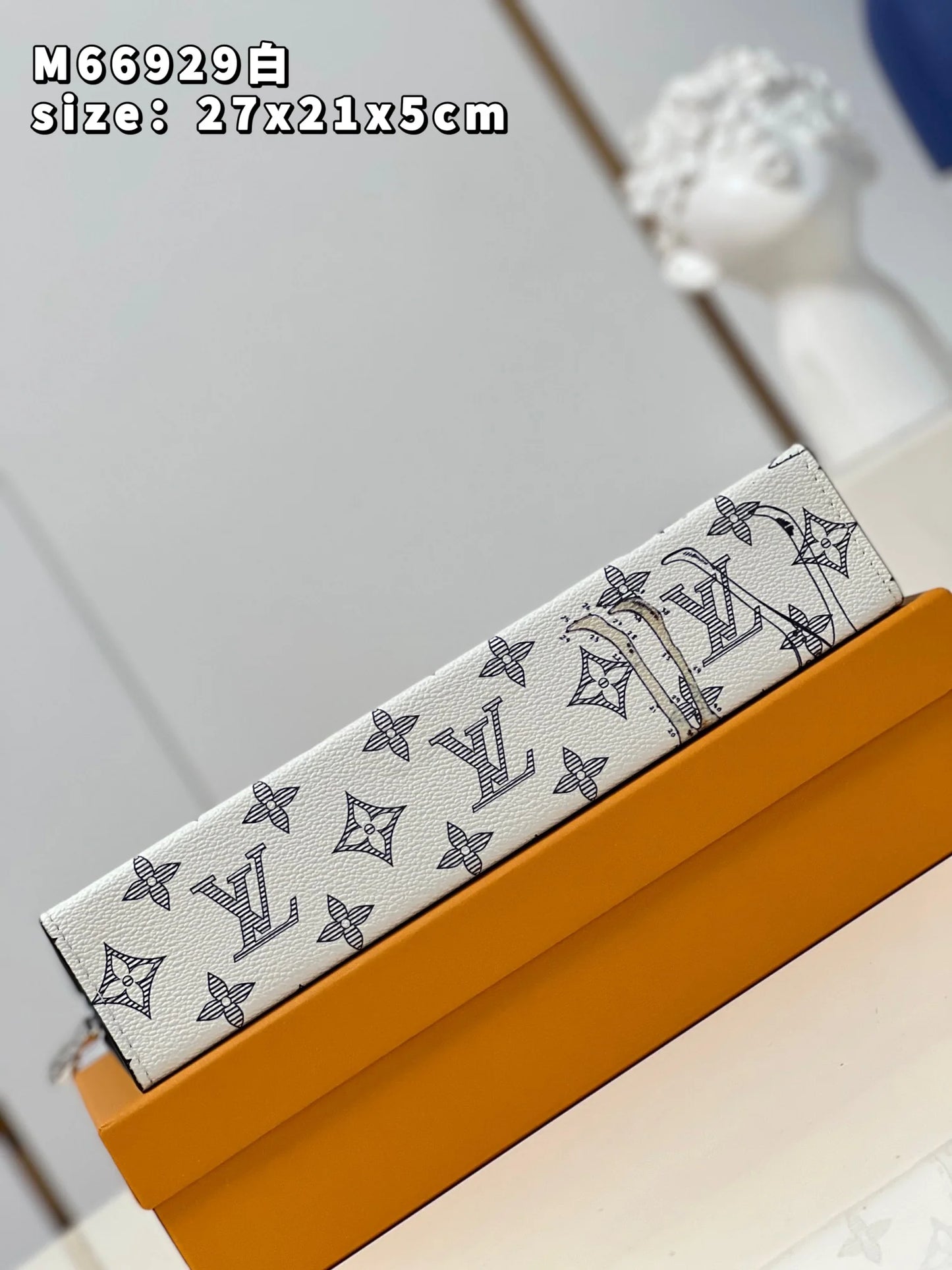LV BAG M