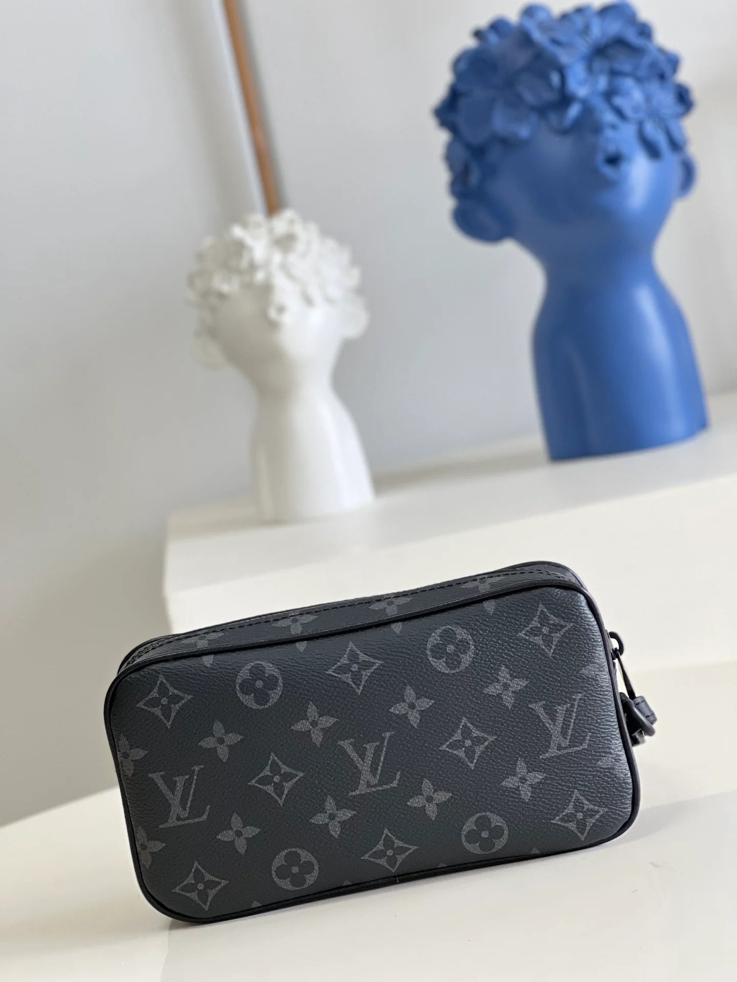 LV BAG M
