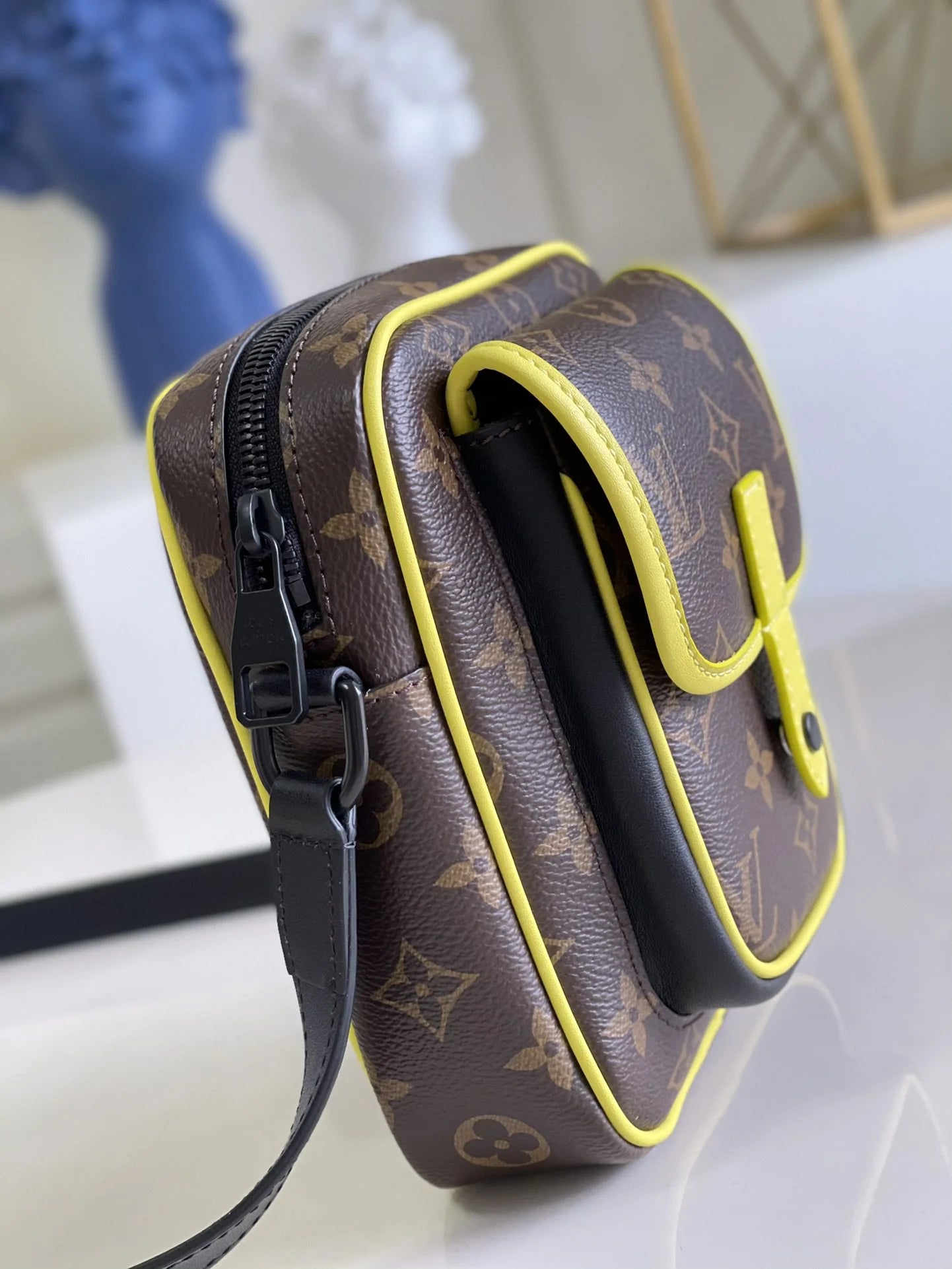 LV BAG M69404