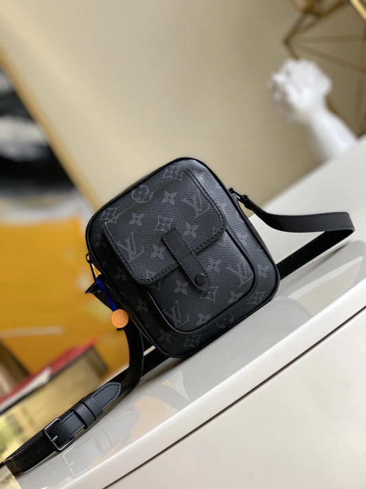 LV BAG M
