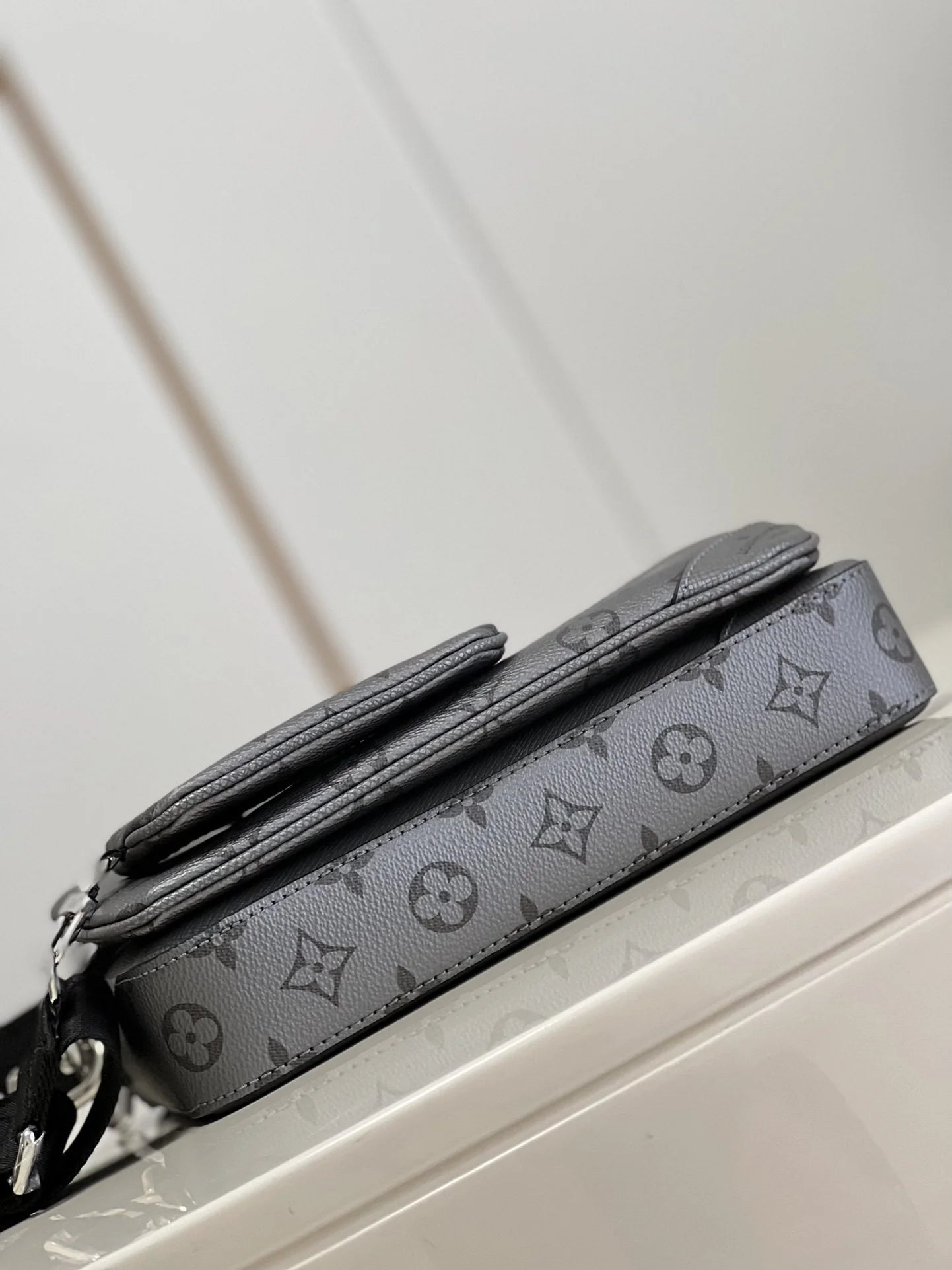 LV BAG M69443