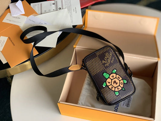 LV BAG M69534