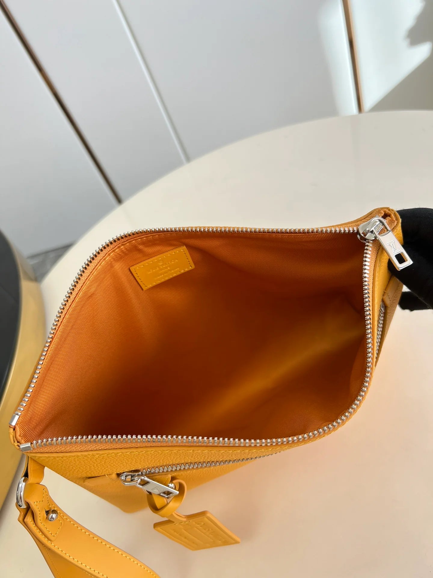 LV BAG M69837
