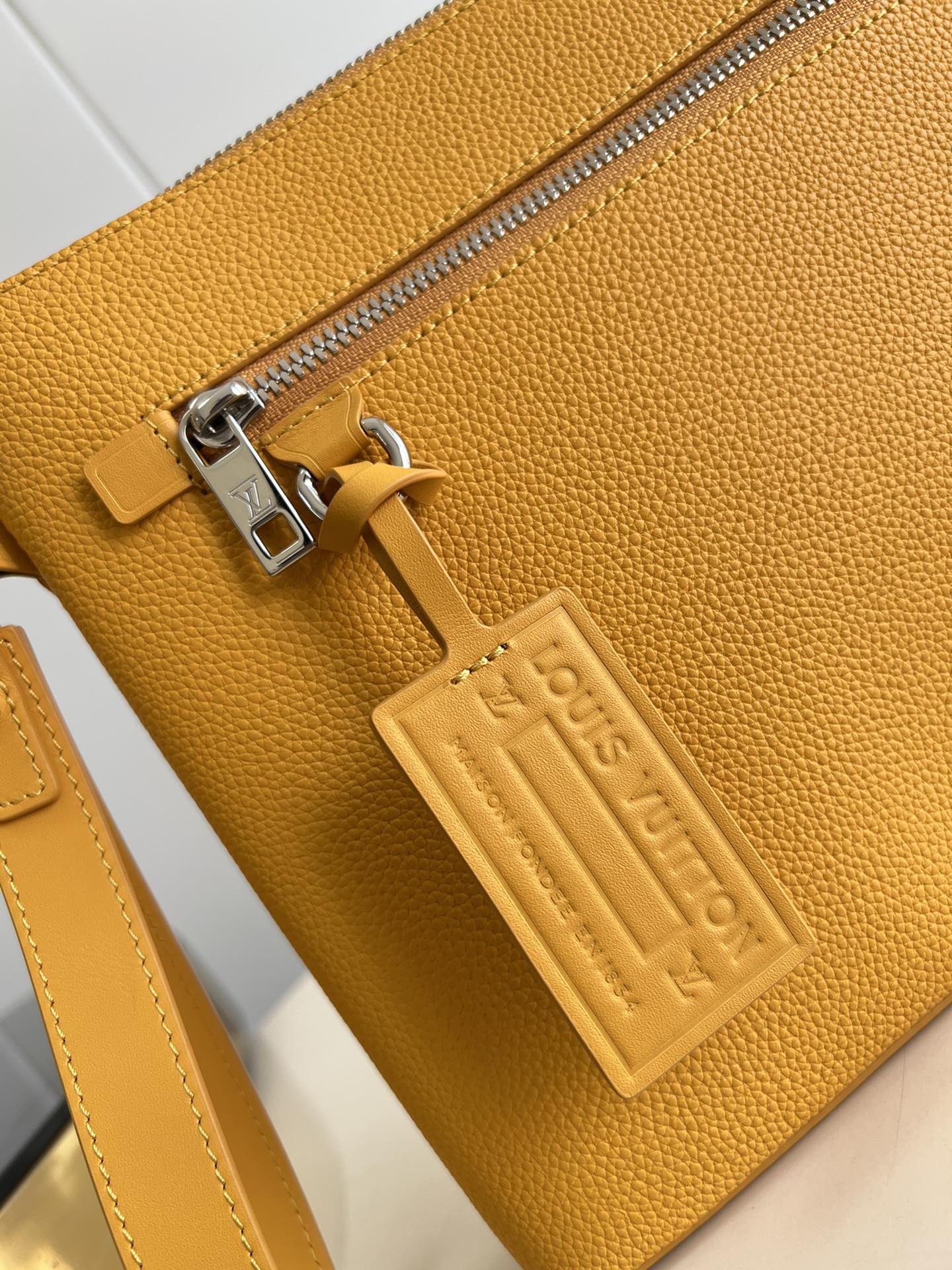 LV BAG M69837