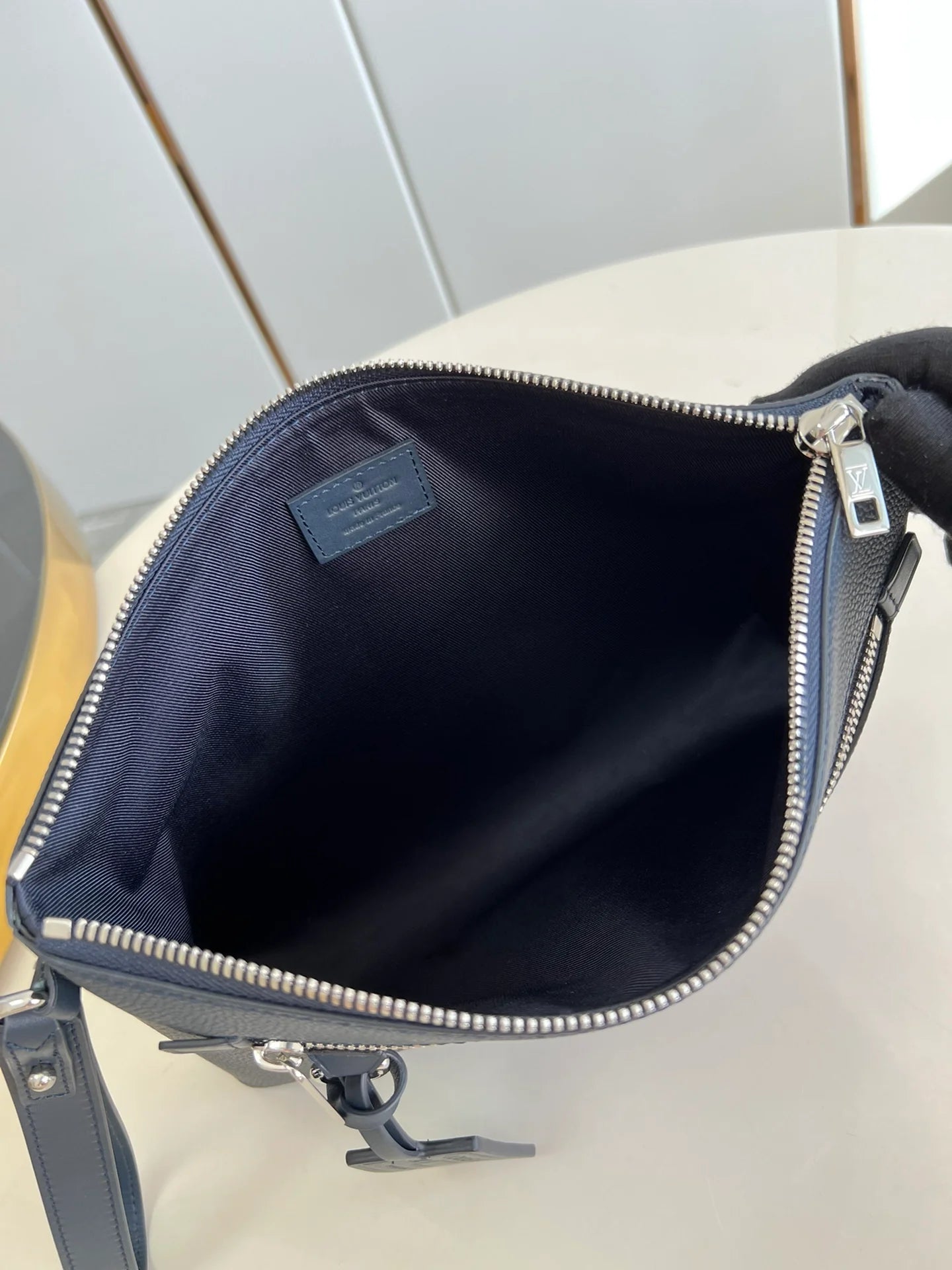 LV BAG M69837