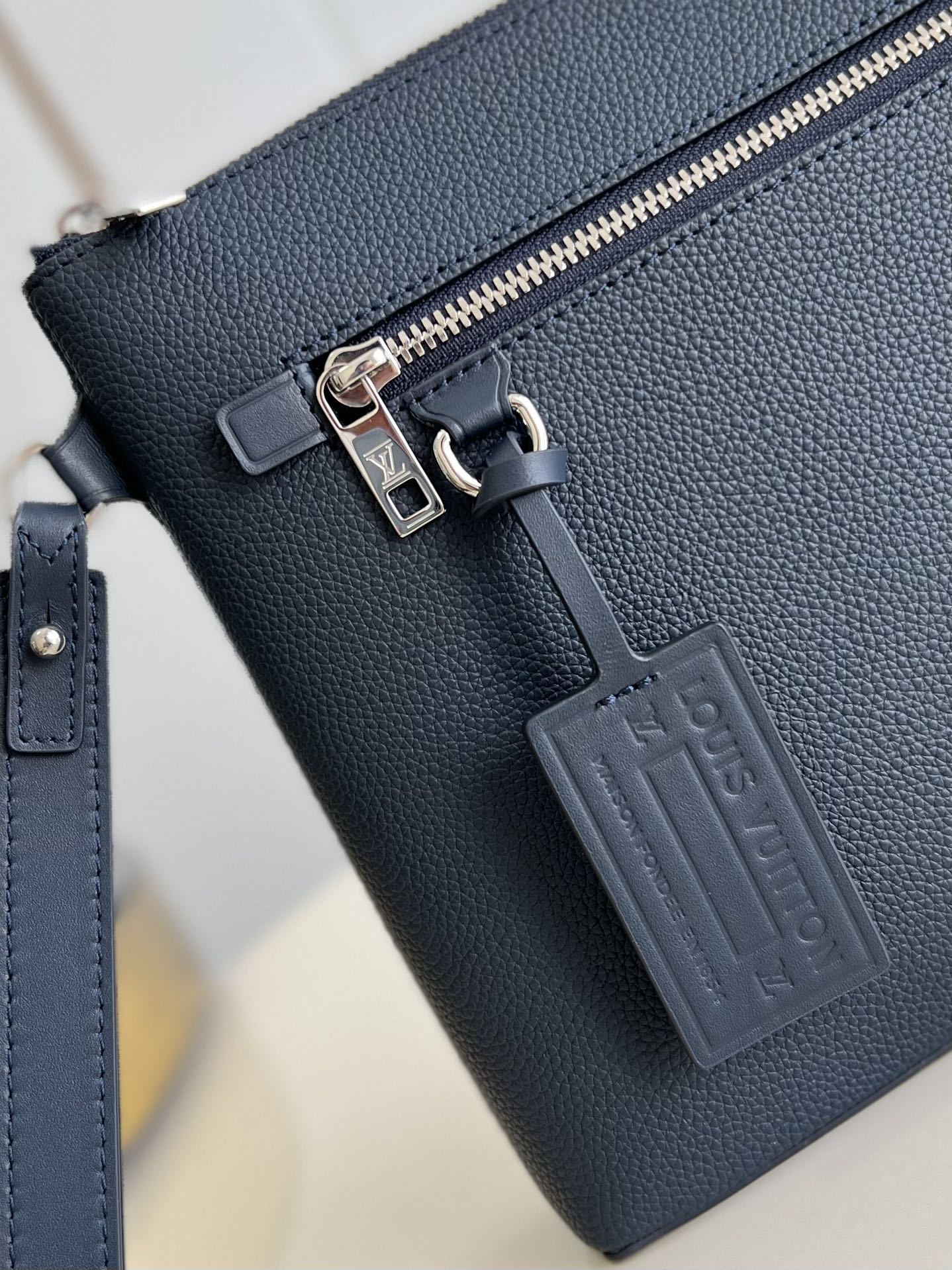 LV BAG M69837