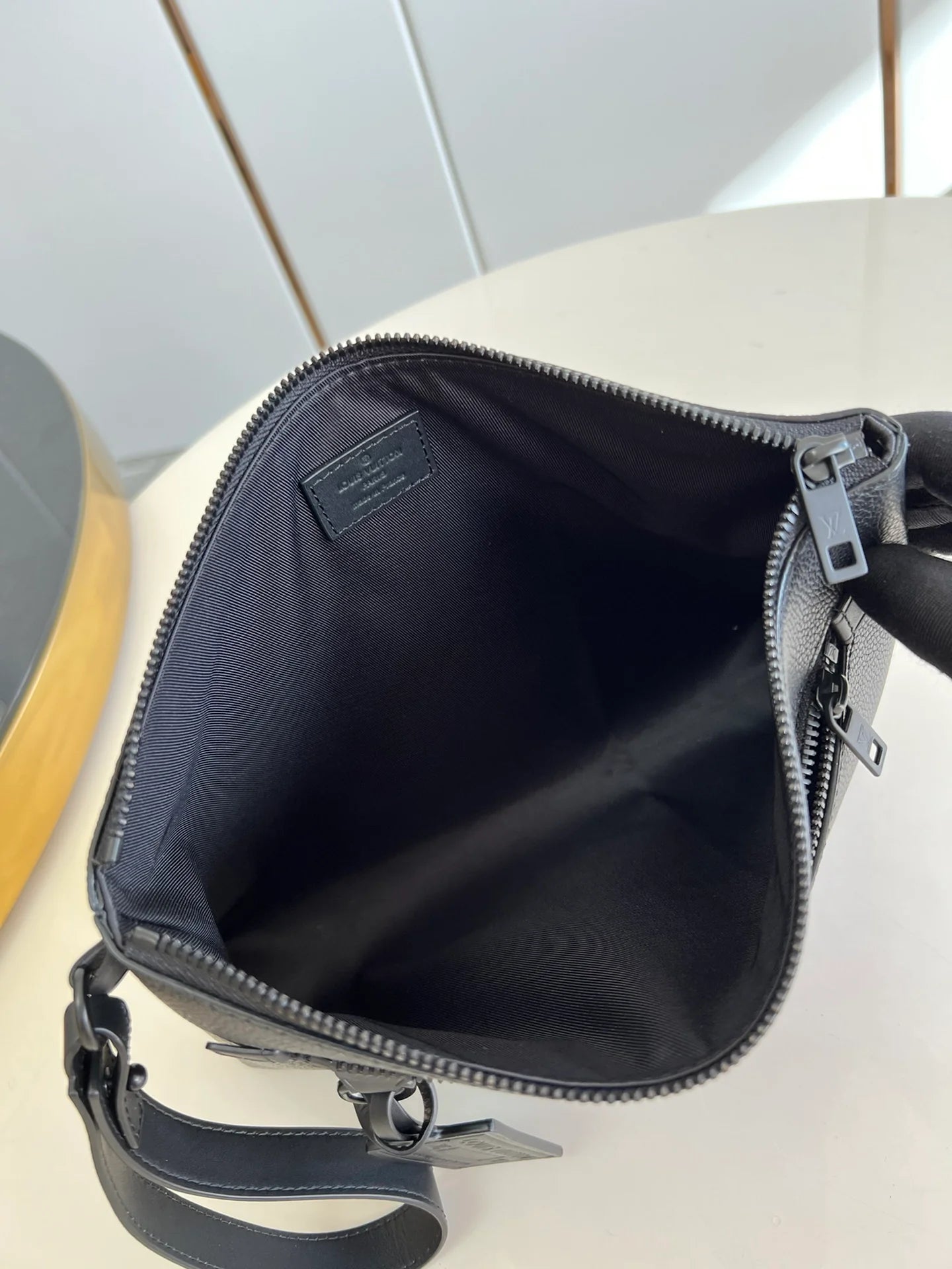 LV BAG M69837