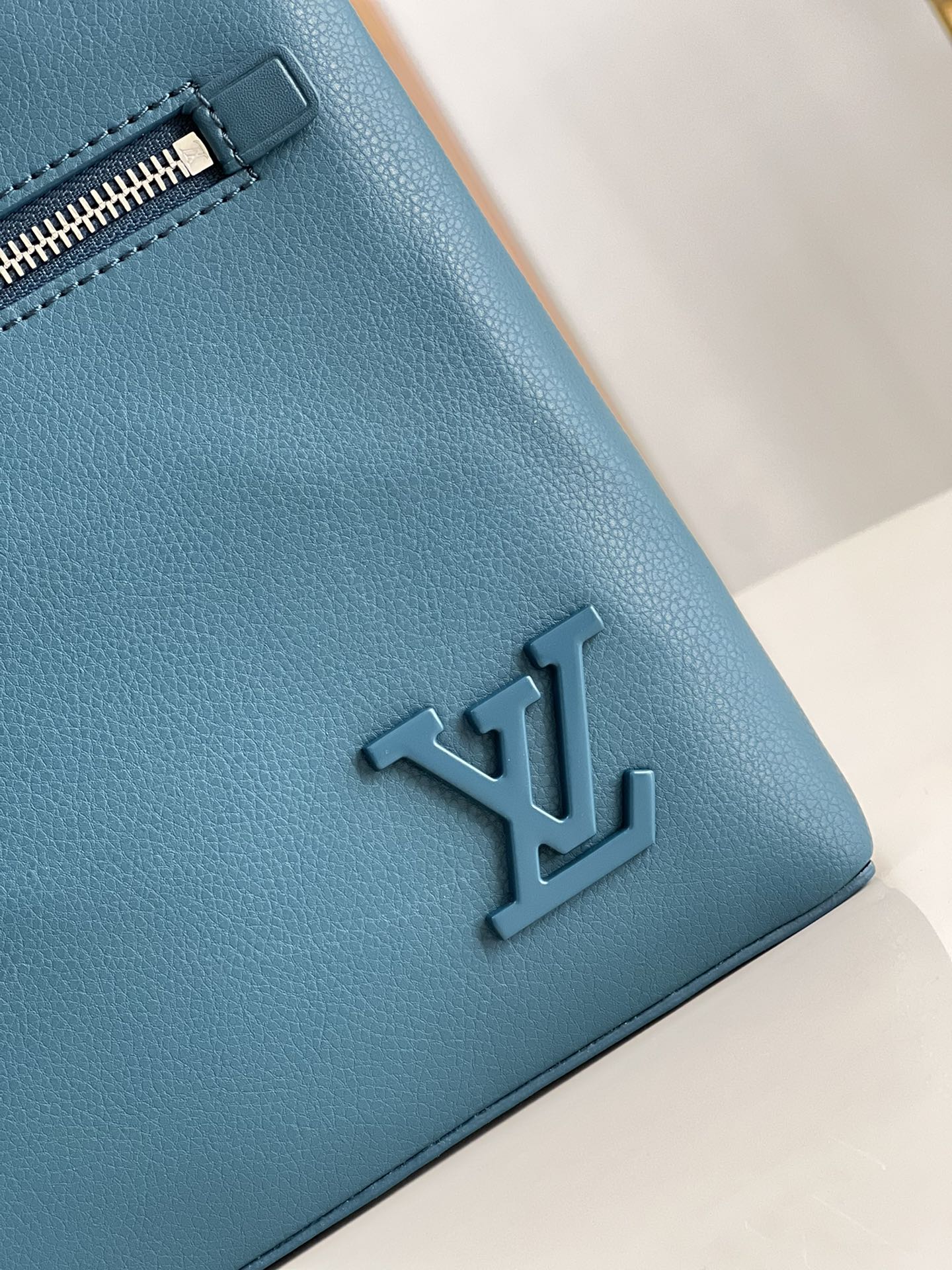 LV BAG M