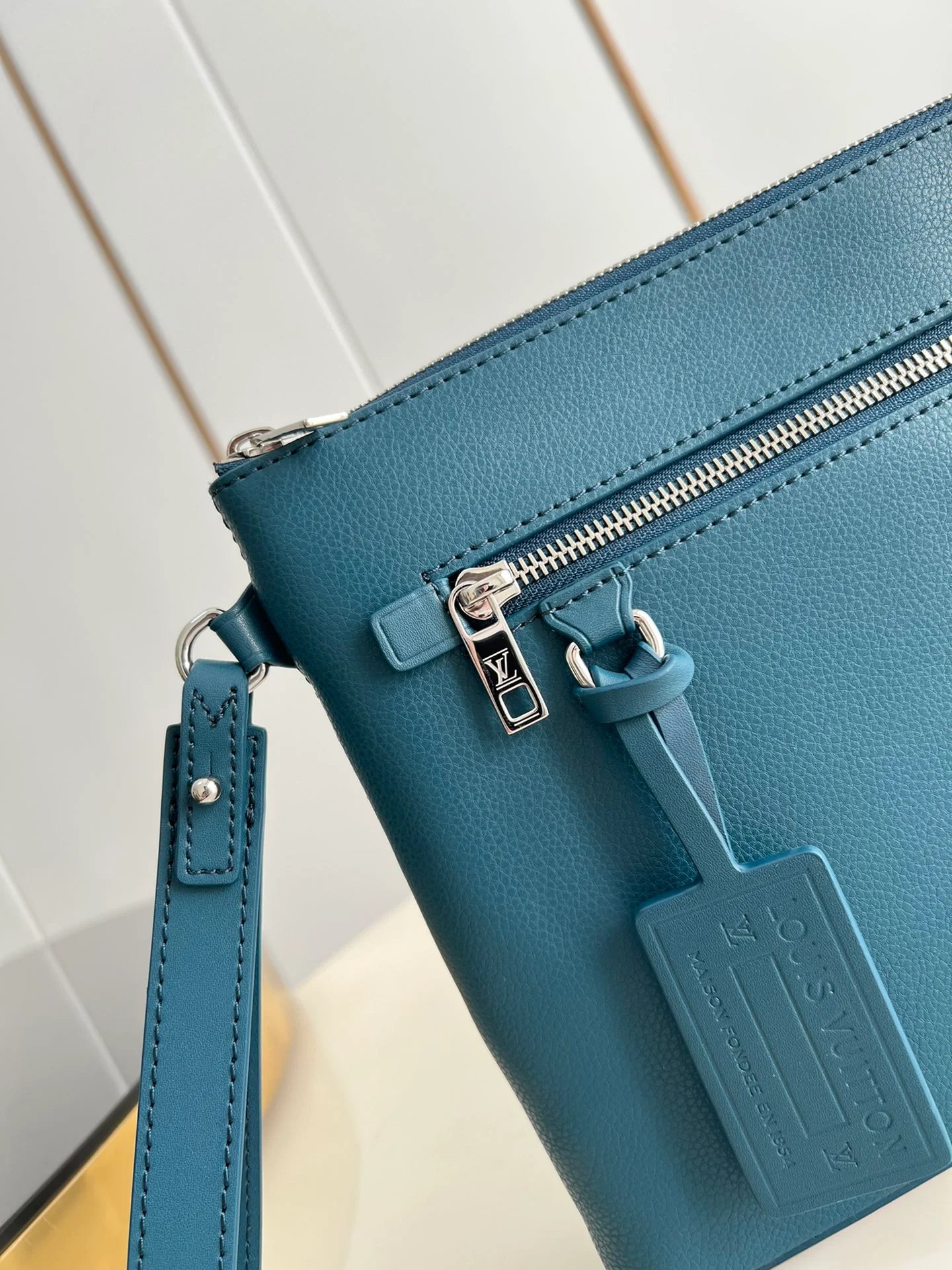 LV BAG M