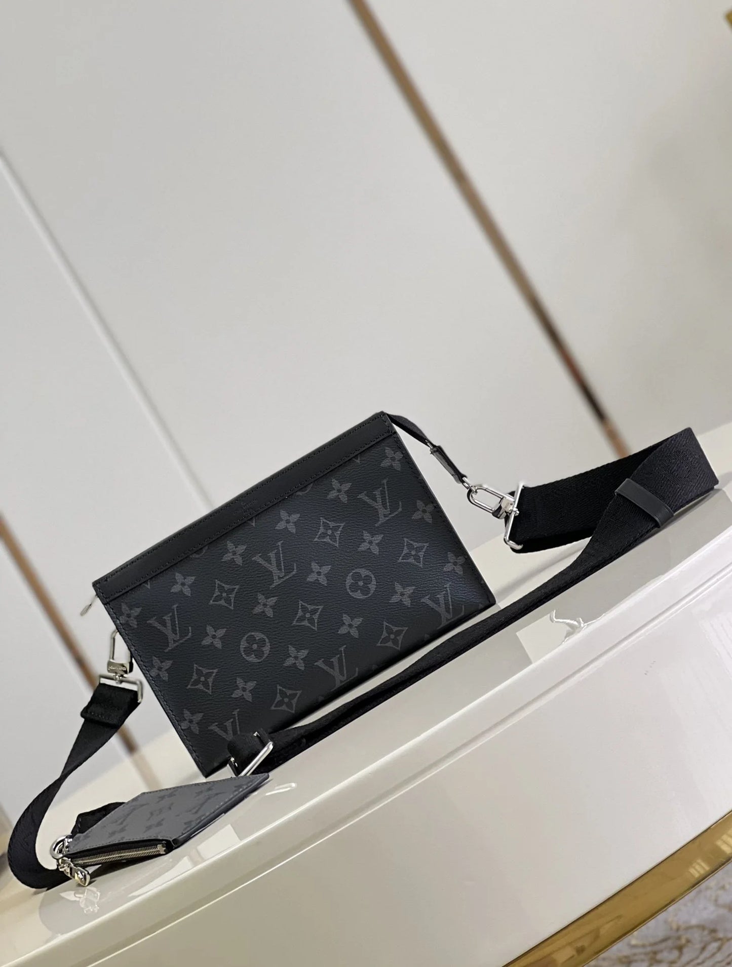 LV BAG M