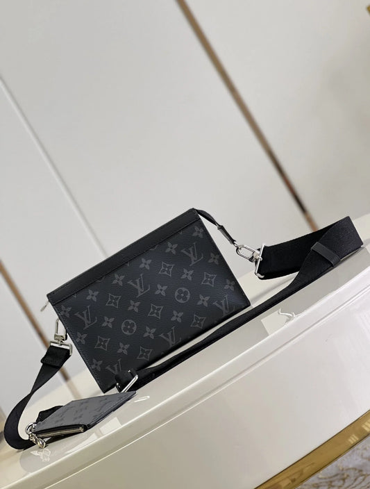 LV BAG M