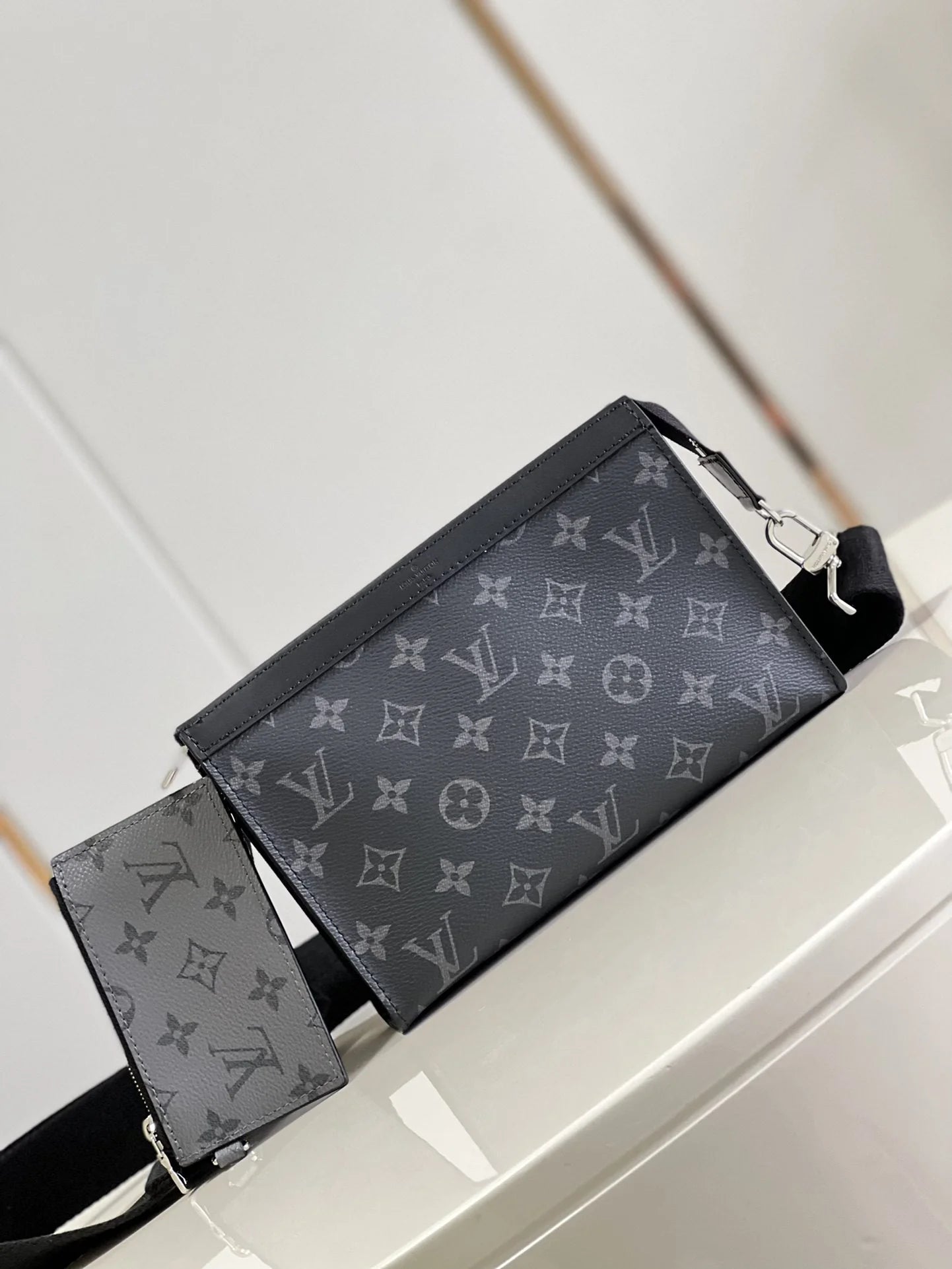 LV BAG M