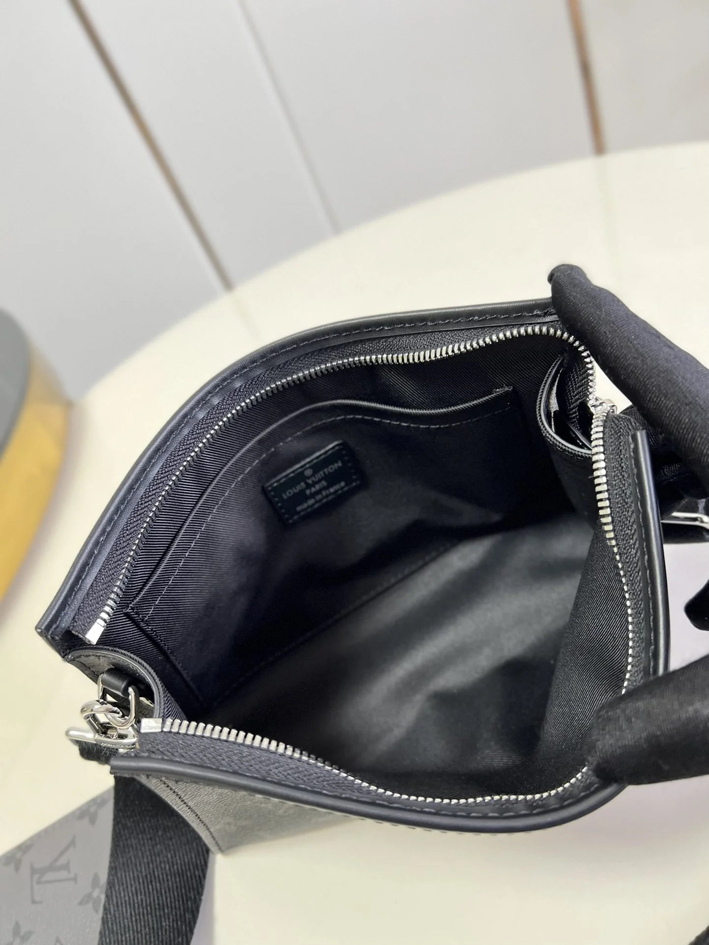 LV BAG M