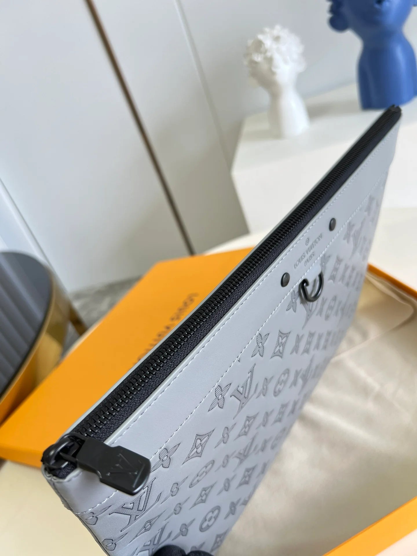 LV BAG M