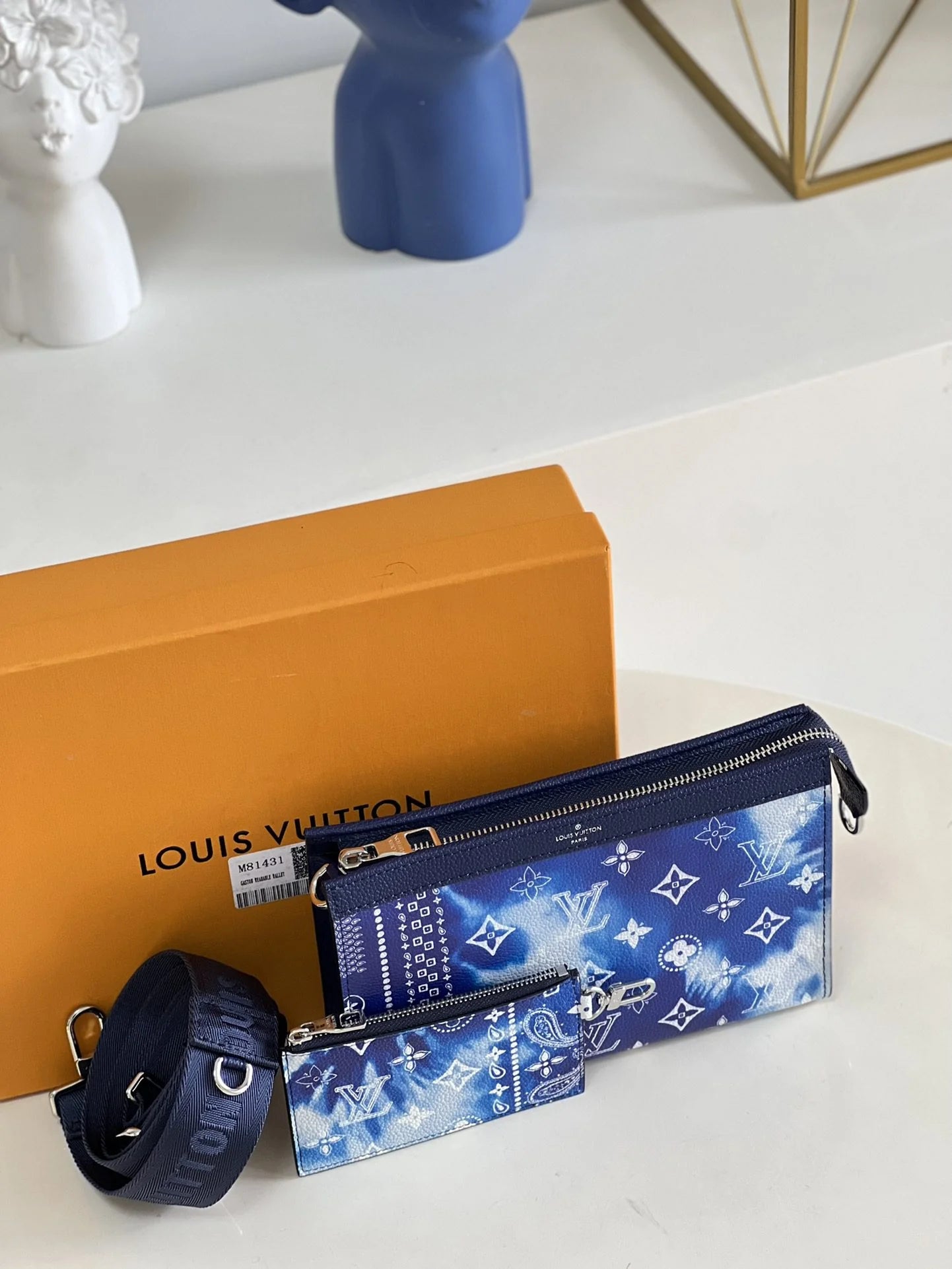 LV BAG M