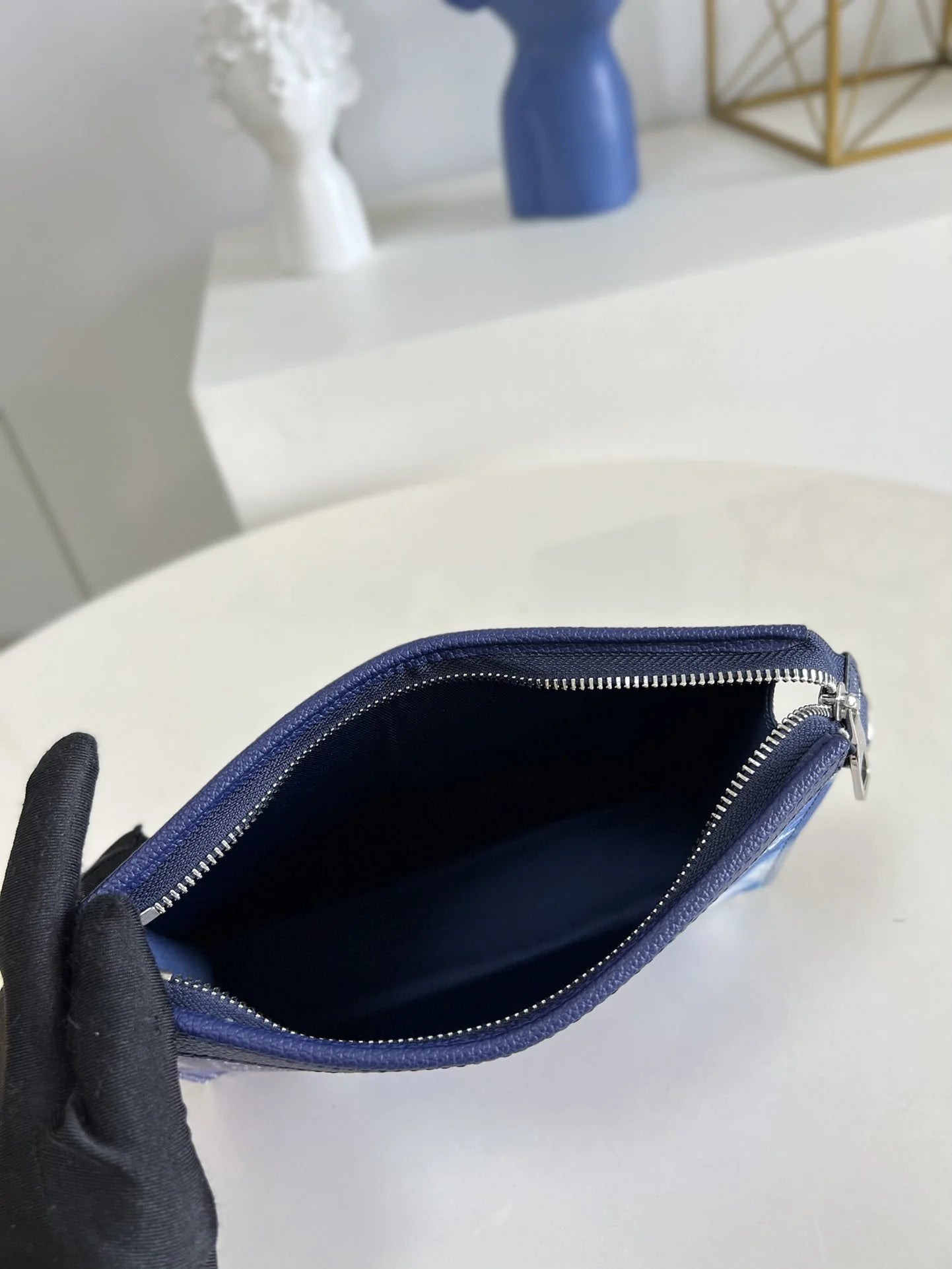 LV BAG M