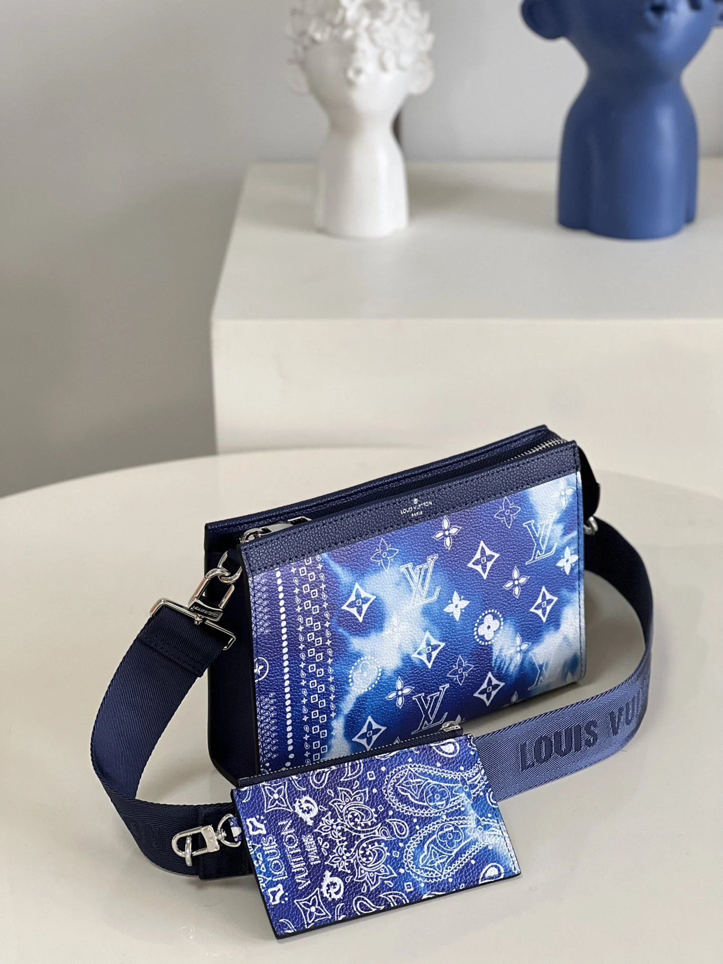 LV BAG M