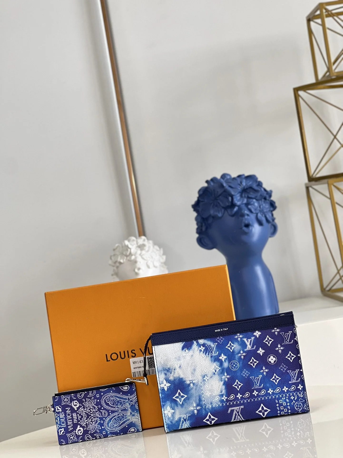 LV BAG M