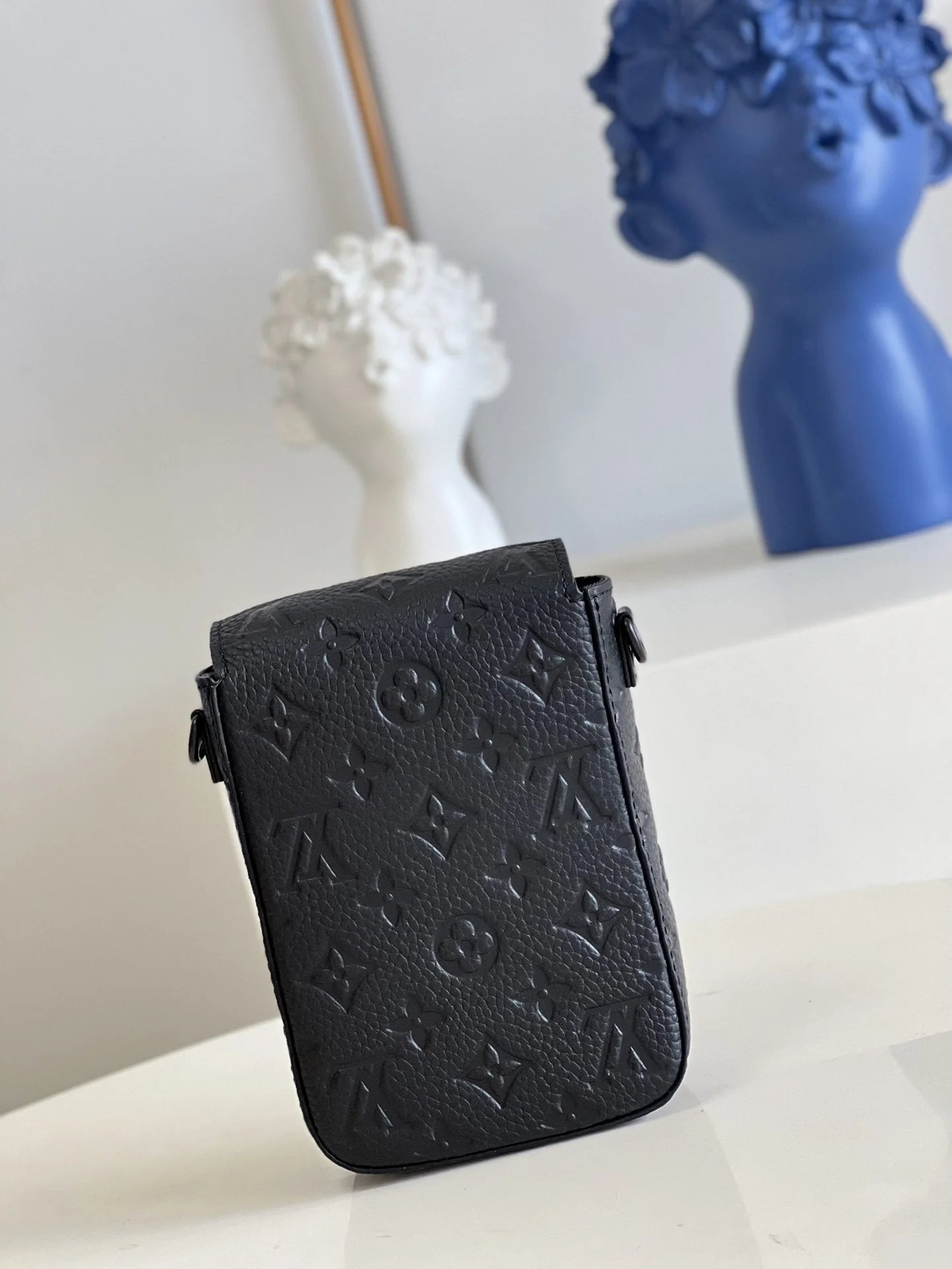LV BAG M