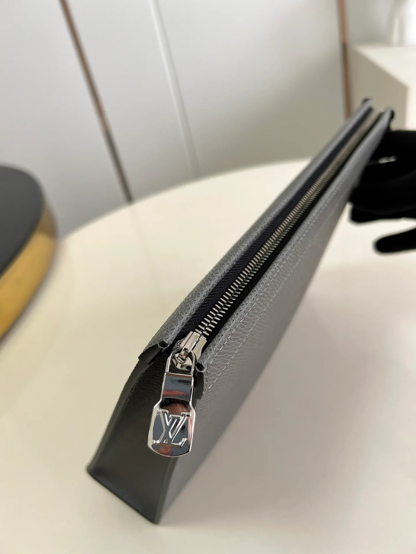 LV BAG M81556