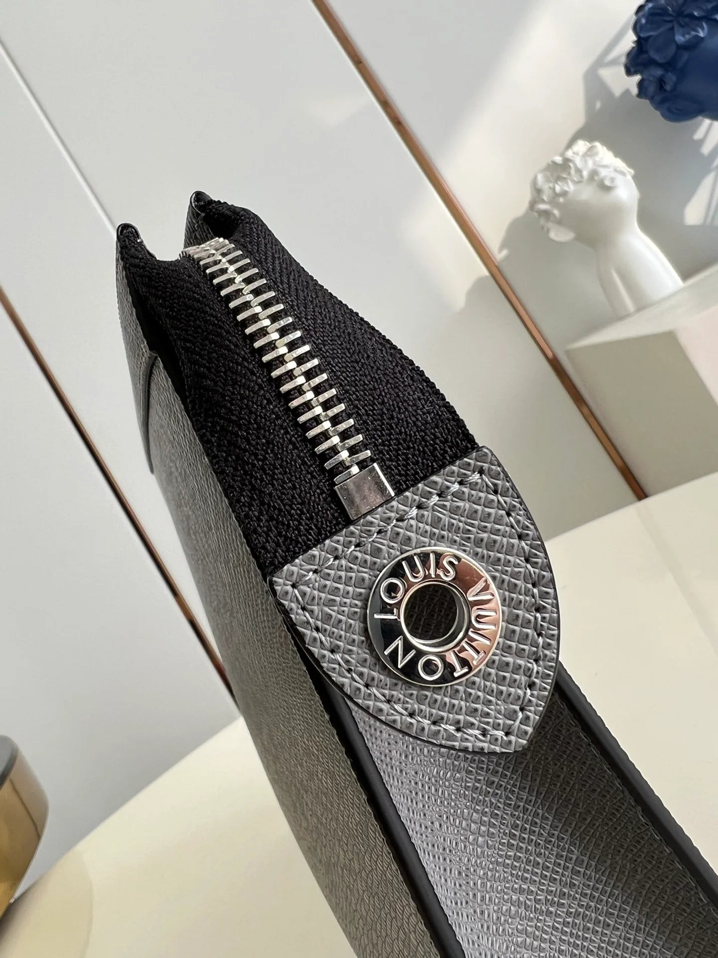 LV BAG M81556
