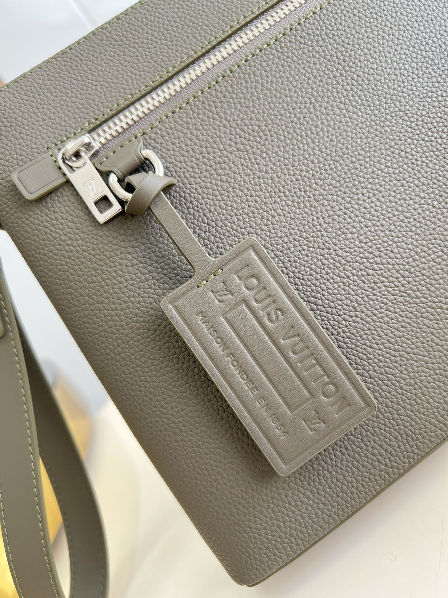 LV BAG M