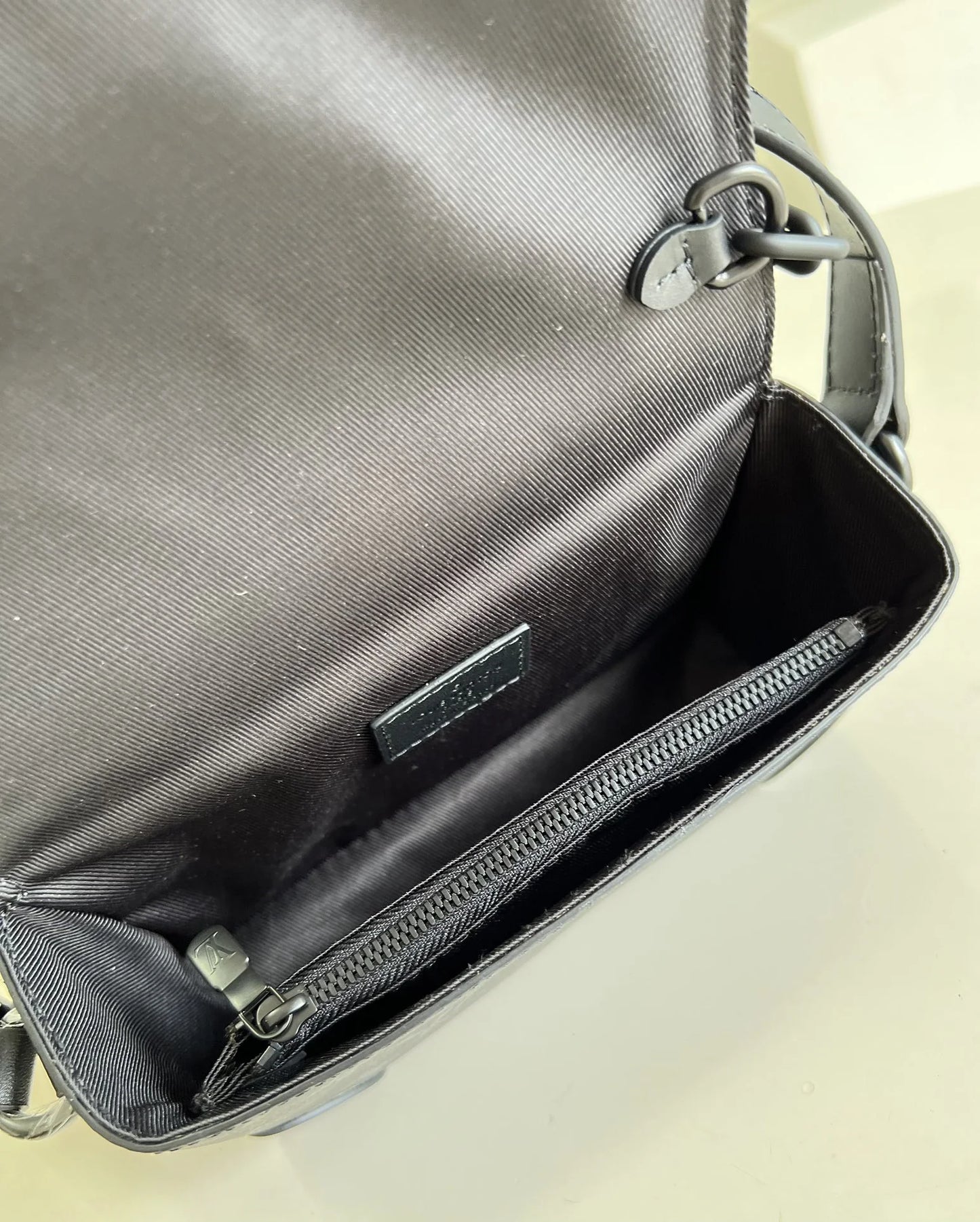 LV BAG M