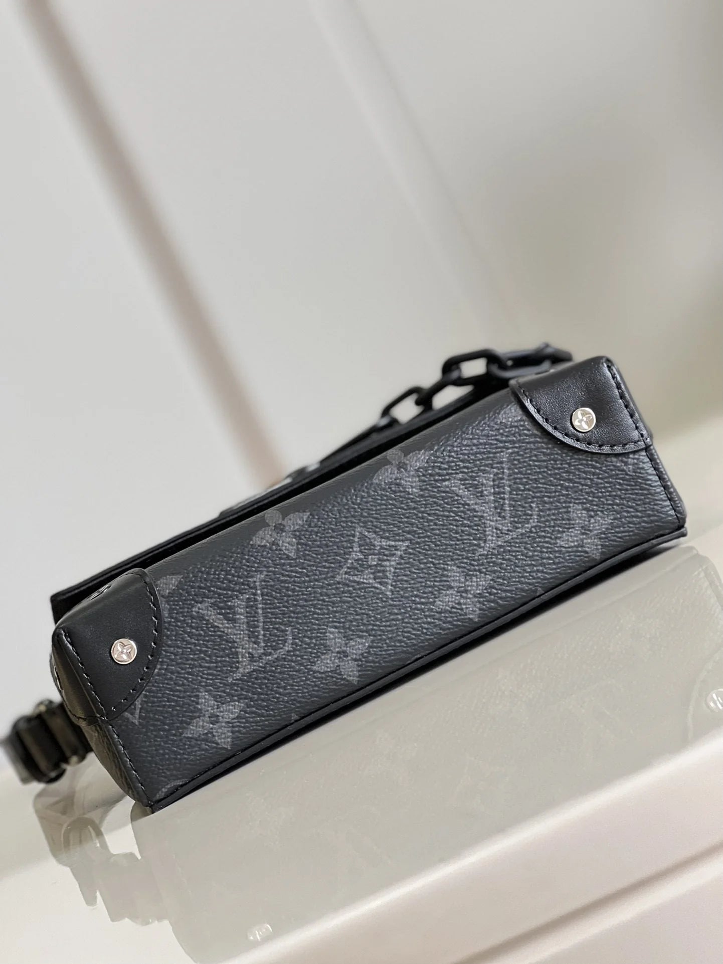 LV BAG M