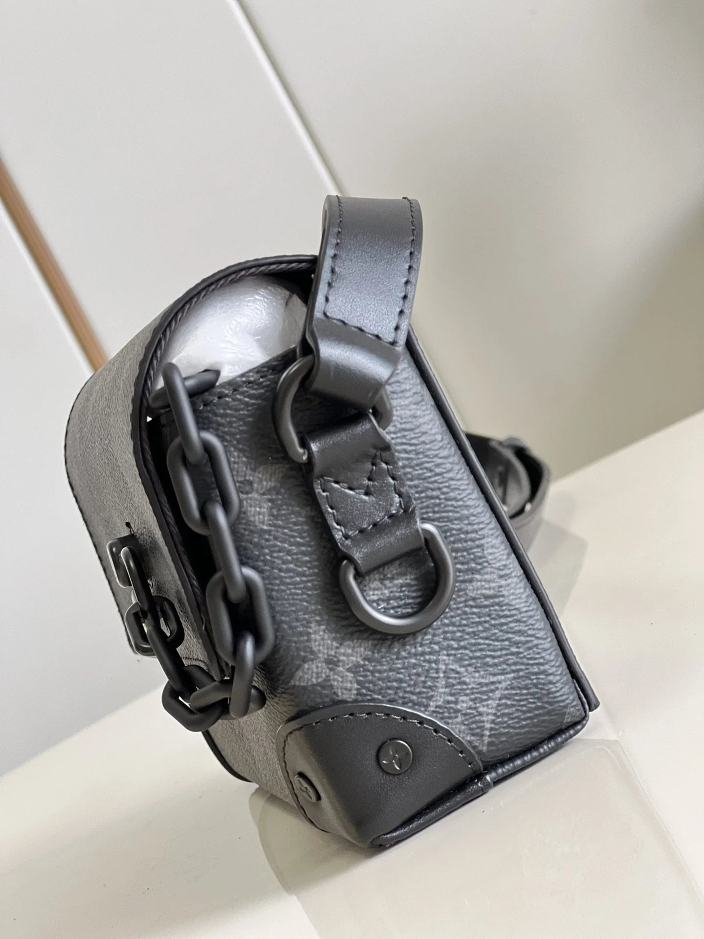 LV BAG M