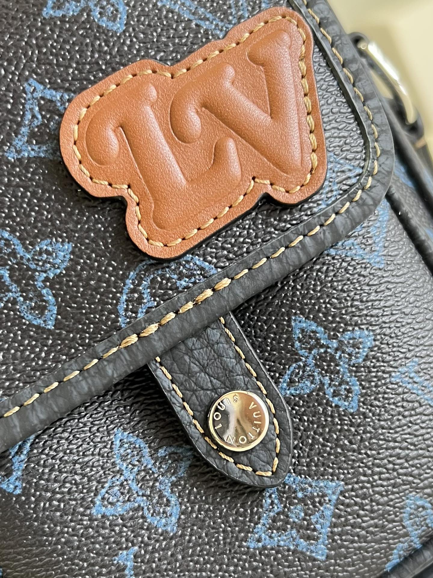 LV BAG M