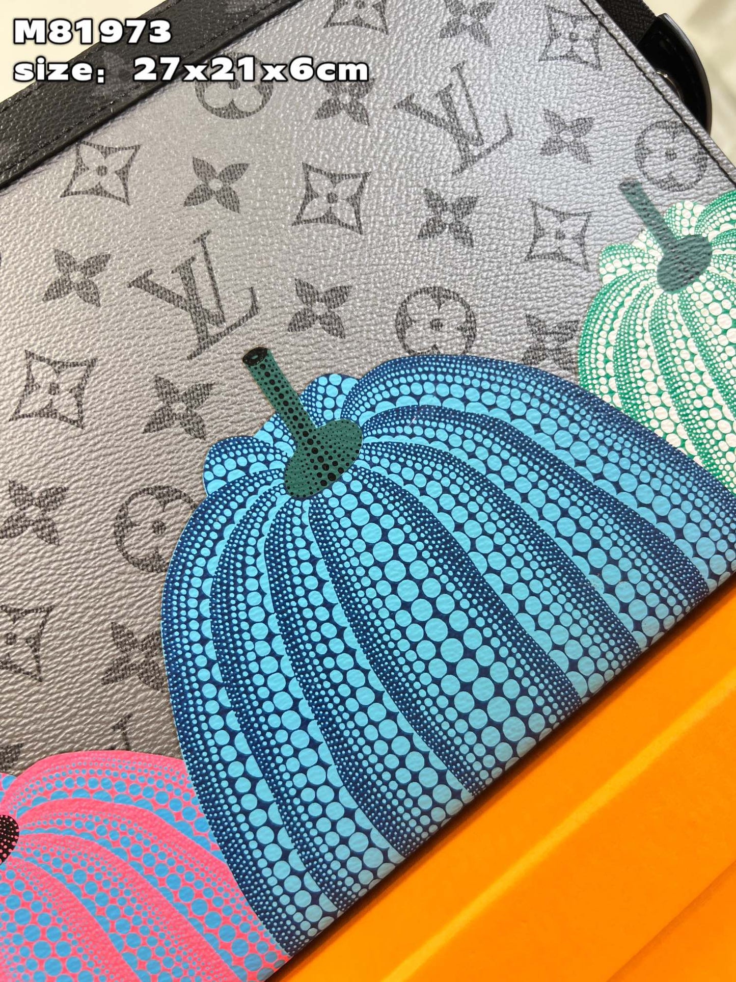 LV BAG M