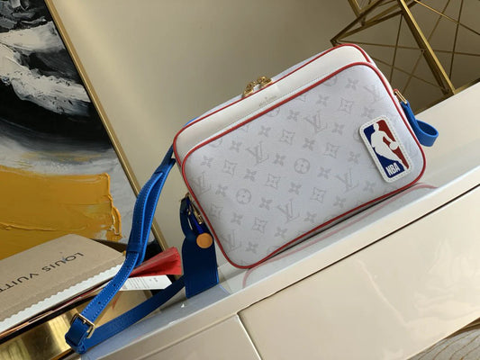 LV BAG M