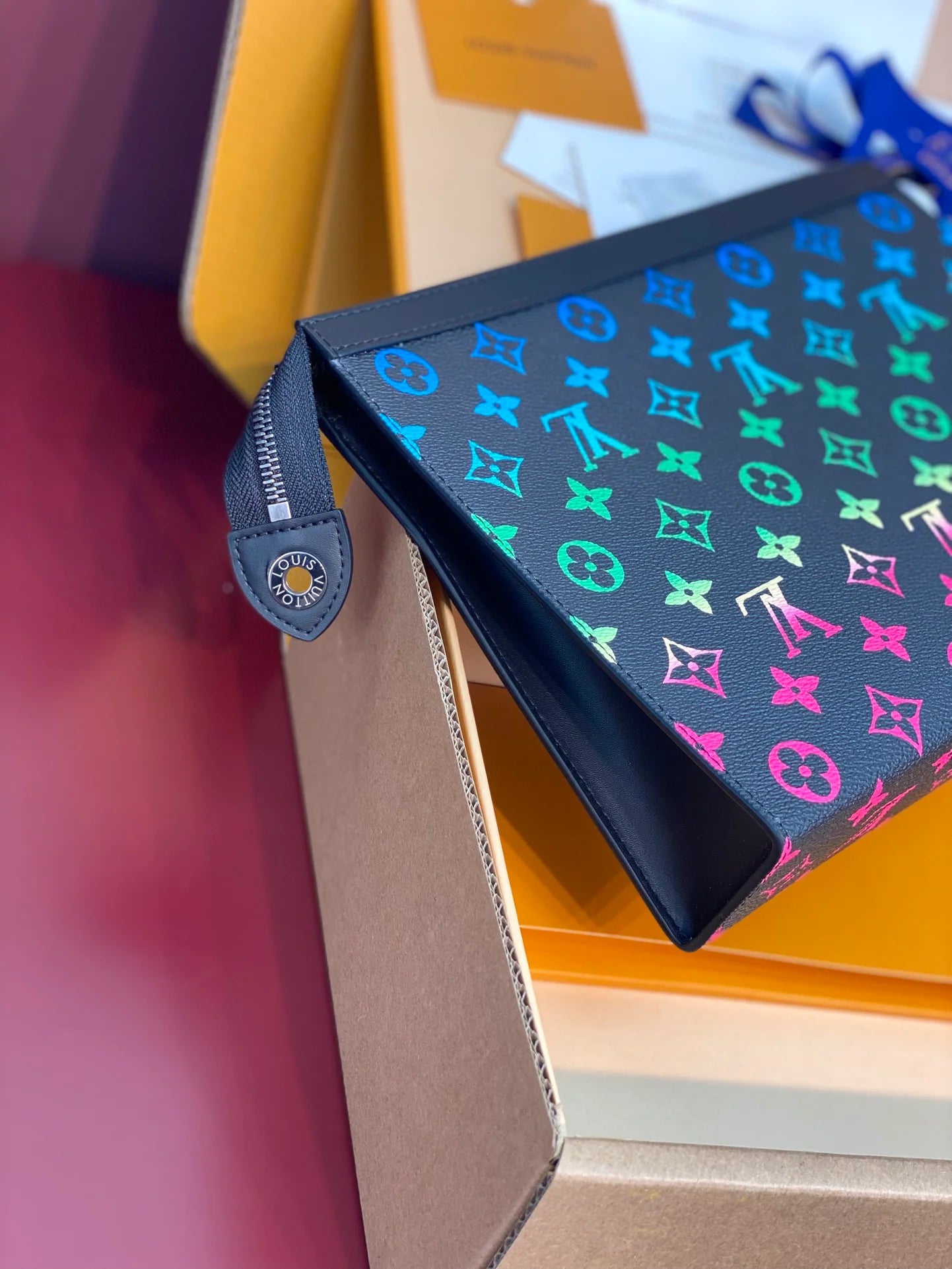 LV CLUTCH