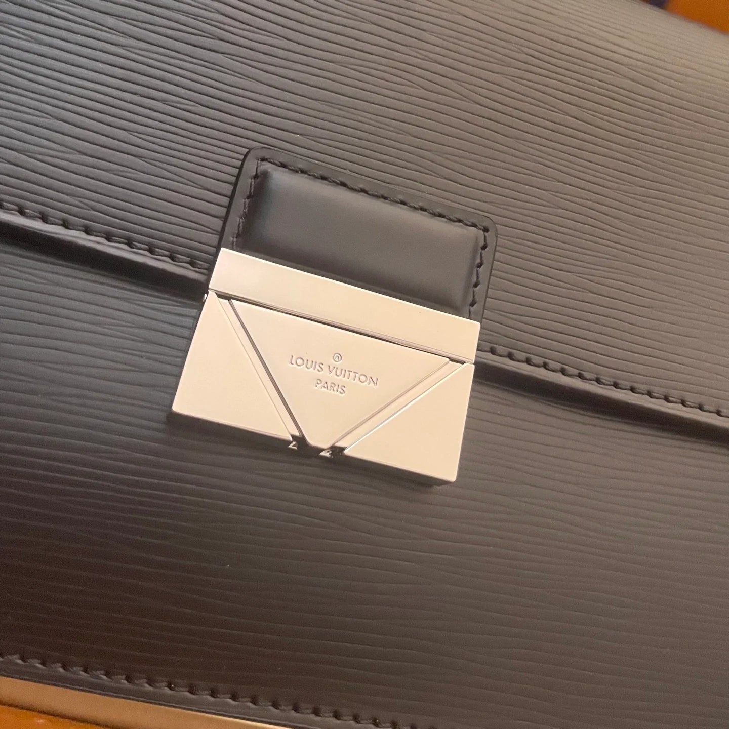 LV CLUTCH