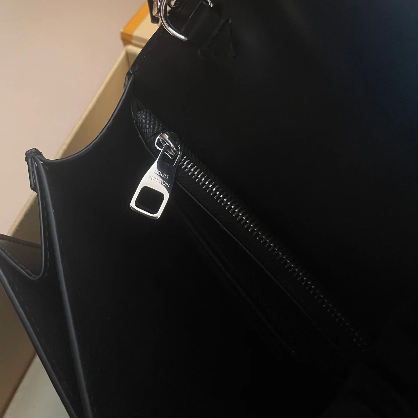 LV CLUTCH
