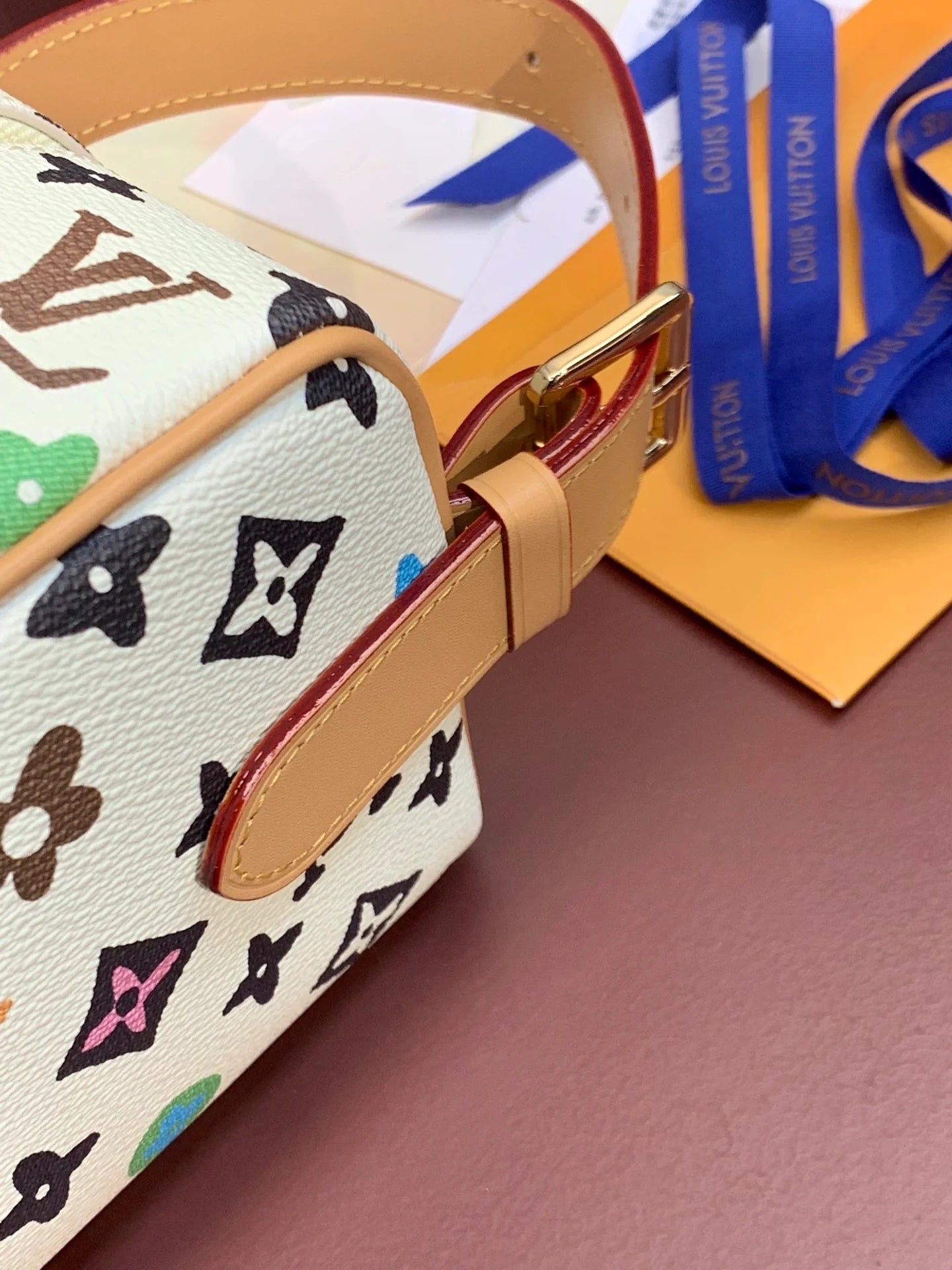 LV CLUTCH